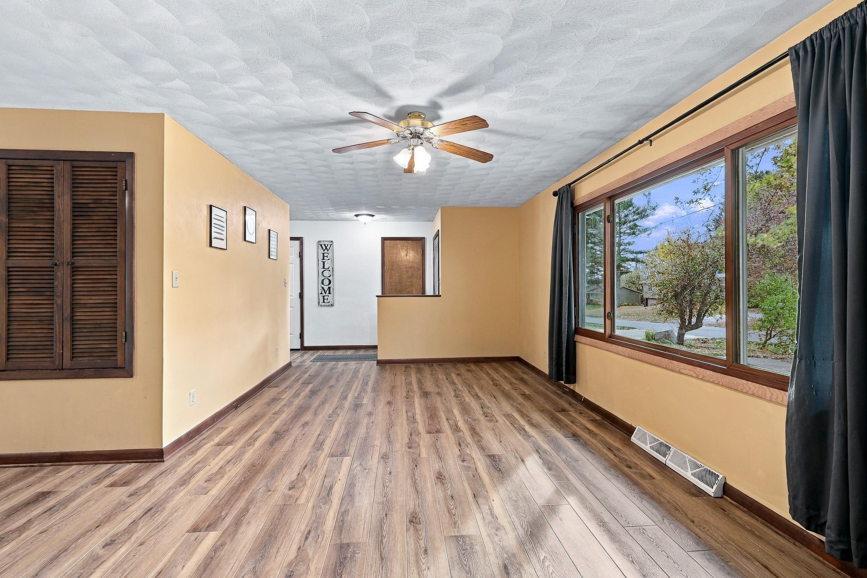 903 HOLLYWOOD DRIVE, Merrill, Wisconsin 54452, 2 Bedrooms Bedrooms, ,2 BathroomsBathrooms,Residential,For Sale,903 HOLLYWOOD DRIVE,22605213