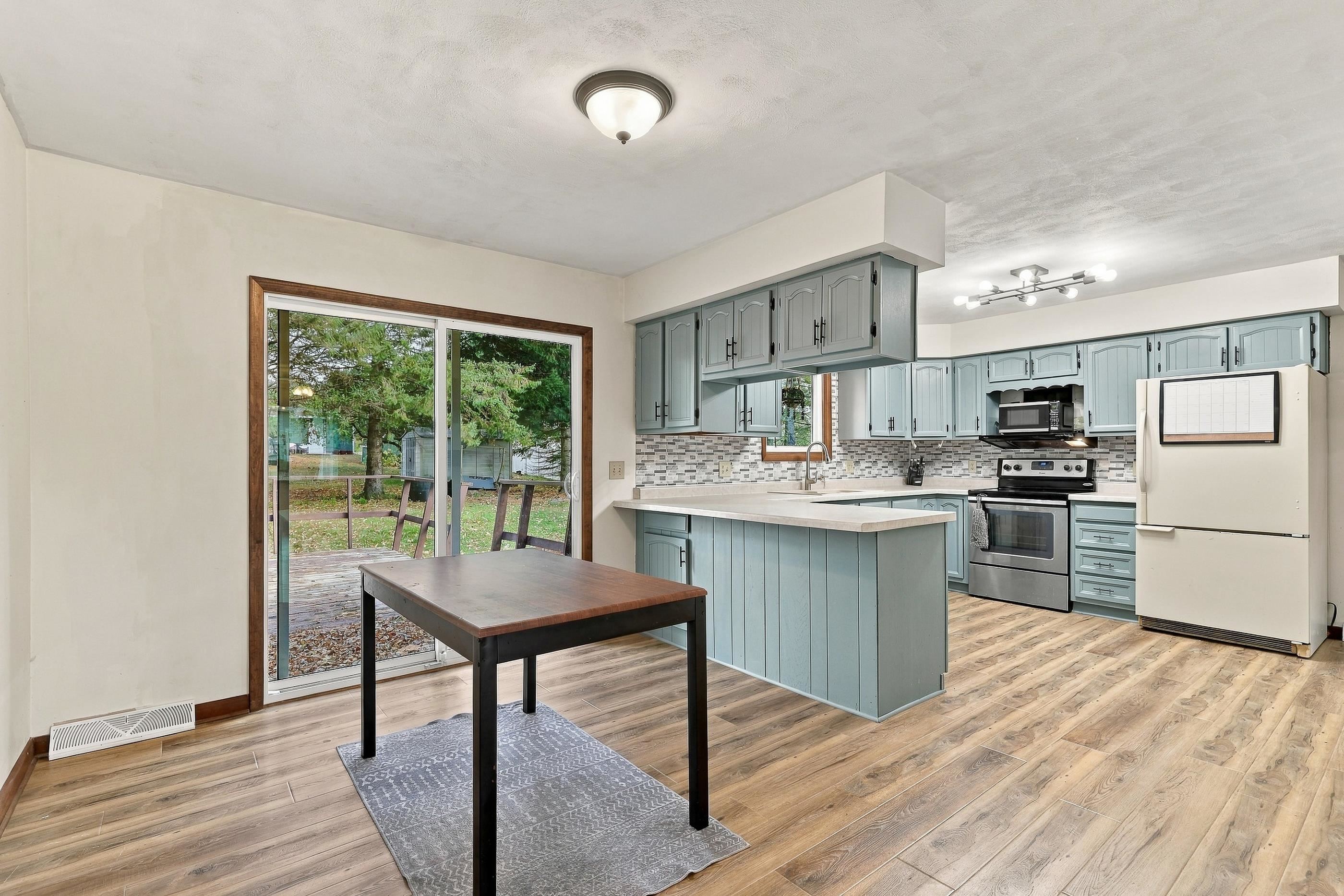 903 HOLLYWOOD DRIVE, Merrill, Wisconsin 54452, 2 Bedrooms Bedrooms, ,2 BathroomsBathrooms,Residential,For Sale,903 HOLLYWOOD DRIVE,22605213