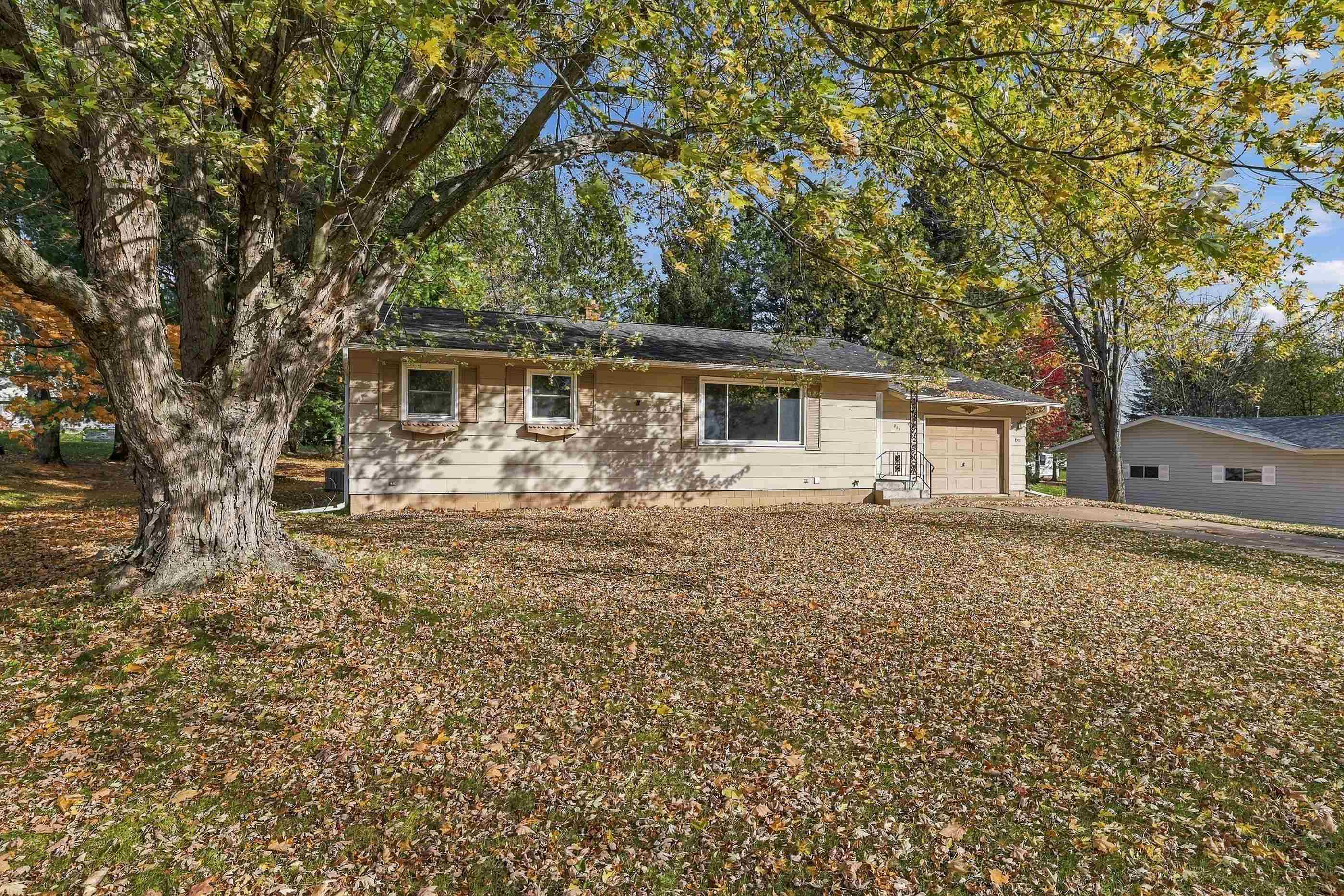 903 HOLLYWOOD DRIVE, Merrill, Wisconsin 54452, 2 Bedrooms Bedrooms, ,2 BathroomsBathrooms,Residential,For Sale,903 HOLLYWOOD DRIVE,22605213