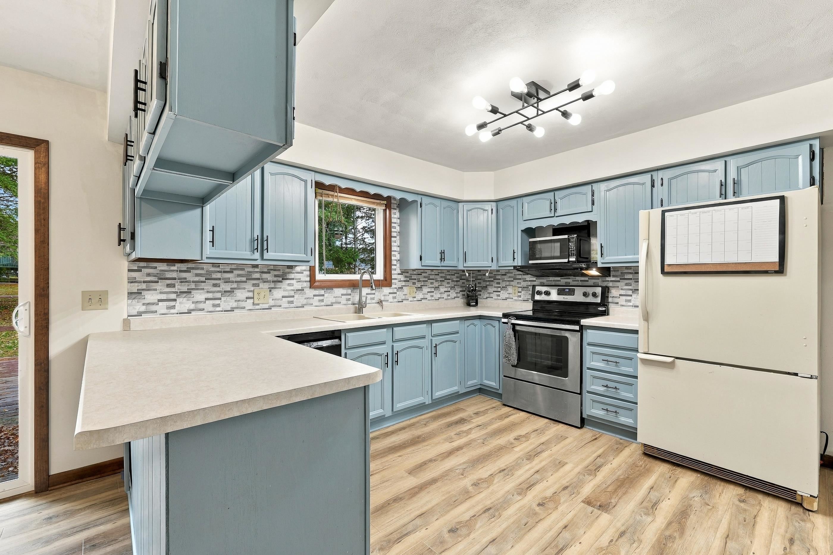 903 HOLLYWOOD DRIVE, Merrill, Wisconsin 54452, 2 Bedrooms Bedrooms, ,2 BathroomsBathrooms,Residential,For Sale,903 HOLLYWOOD DRIVE,22605213
