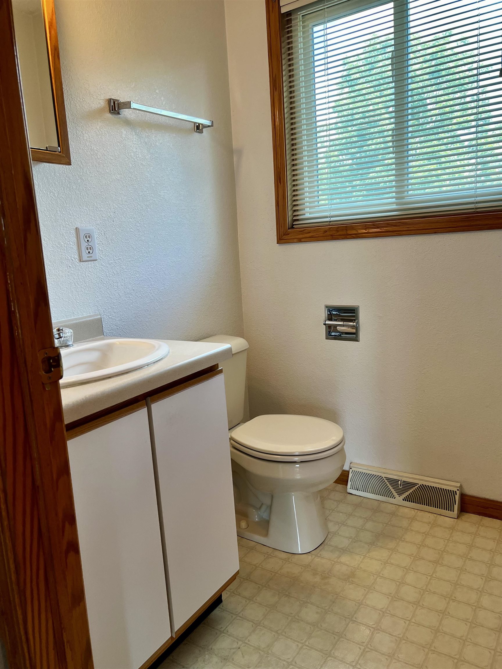 4306 E JELINEK AVENUE, Weston, Wisconsin 54476, 2 Bedrooms Bedrooms, ,2 BathroomsBathrooms,Residential,For Rent,4306 E JELINEK AVENUE,22605214