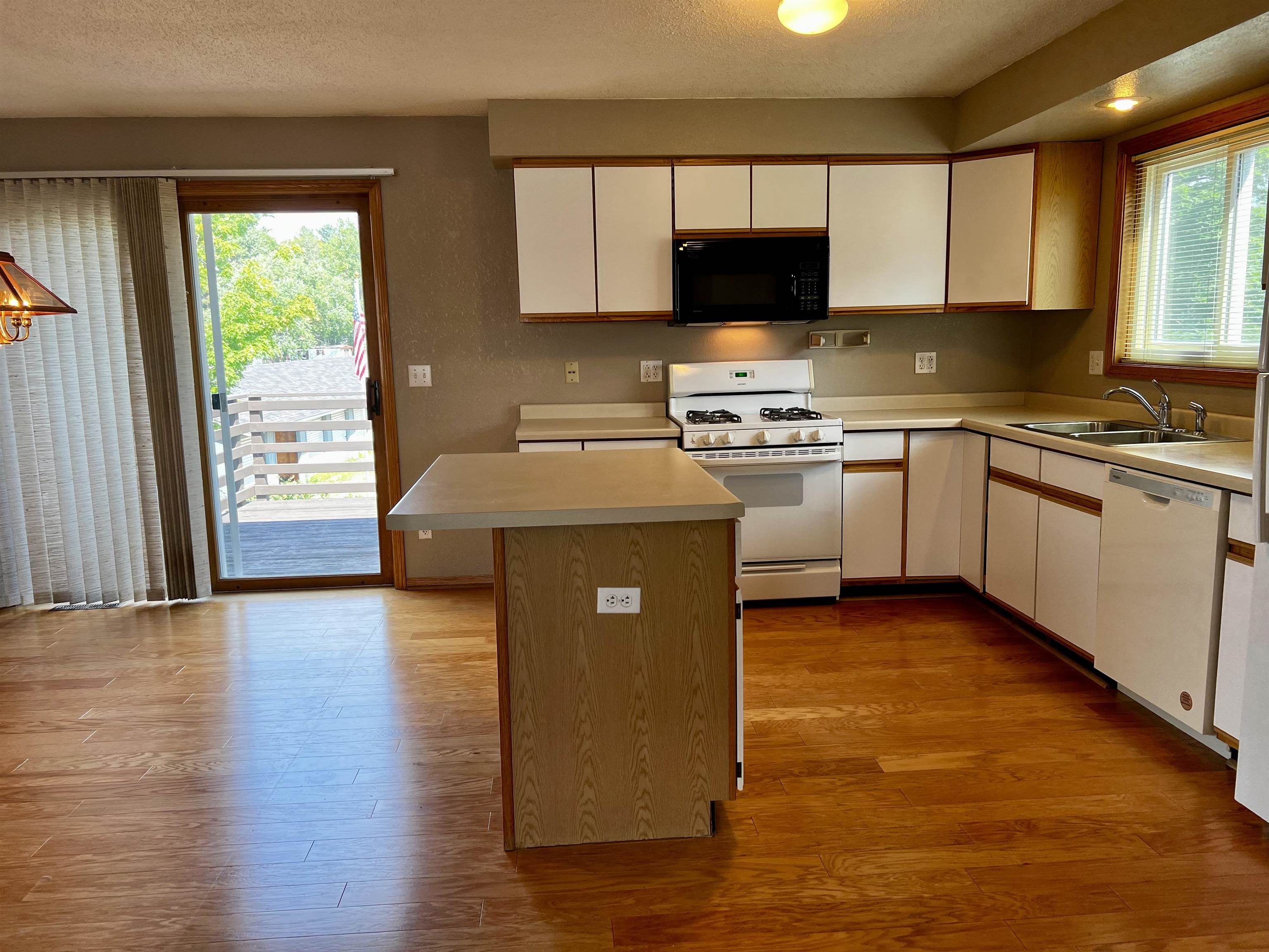 4306 E JELINEK AVENUE, Weston, Wisconsin 54476, 2 Bedrooms Bedrooms, ,2 BathroomsBathrooms,Residential,For Rent,4306 E JELINEK AVENUE,22605214