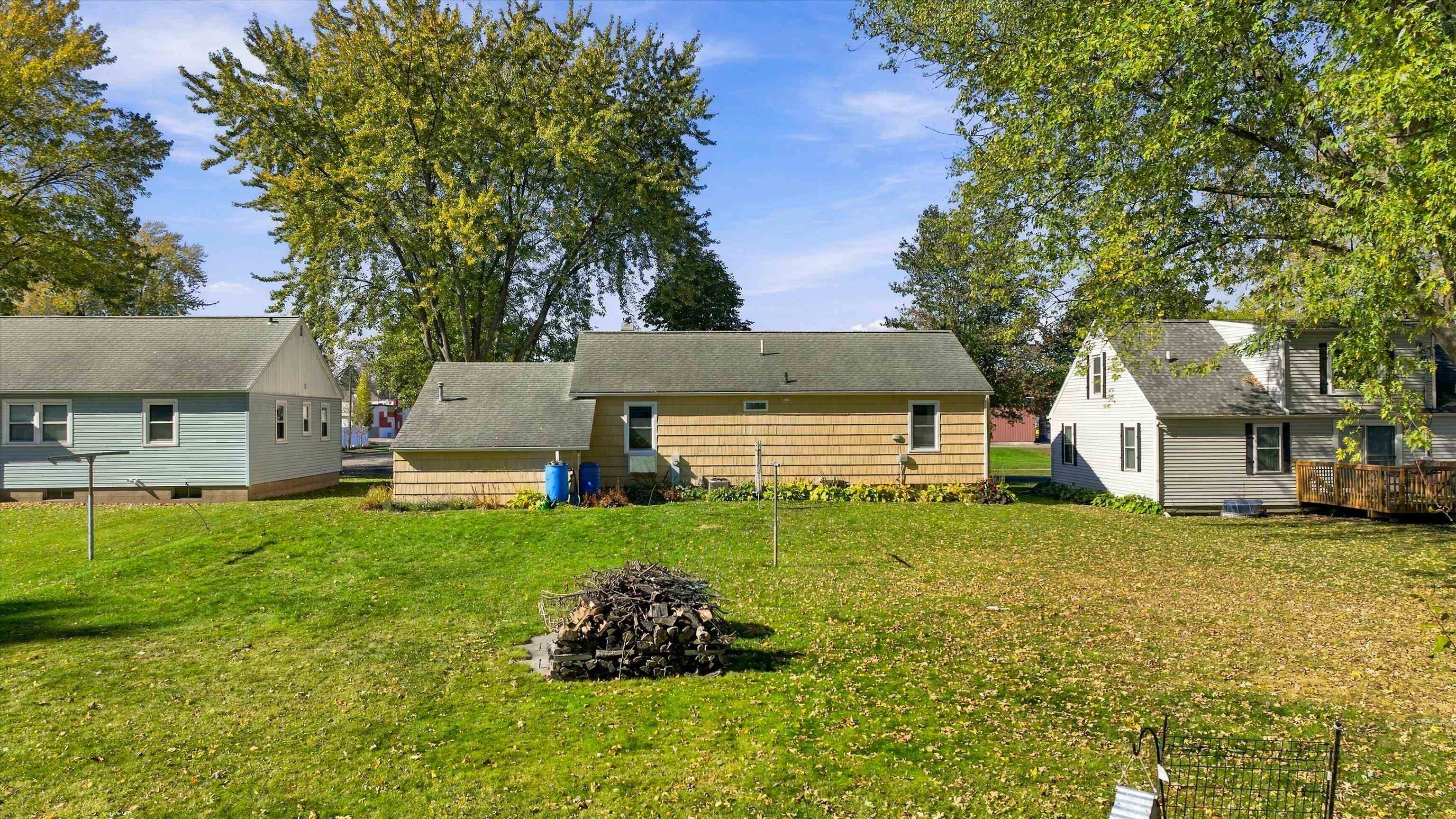 901 N MAPLE AVENUE, Marshfield, Wisconsin 54449, 3 Bedrooms Bedrooms, ,1 BathroomBathrooms,Residential,For Sale,901 N MAPLE AVENUE,22605222