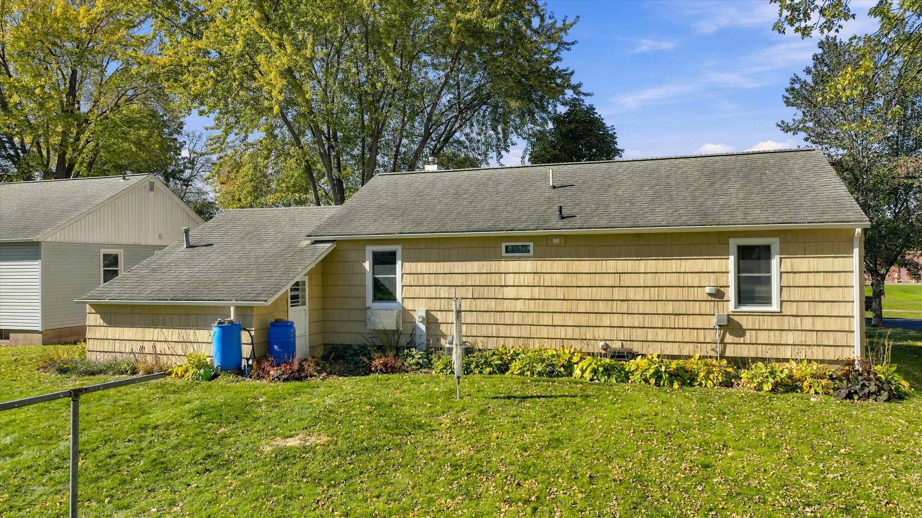 901 N MAPLE AVENUE, Marshfield, Wisconsin 54449, 3 Bedrooms Bedrooms, ,1 BathroomBathrooms,Residential,For Sale,901 N MAPLE AVENUE,22605222