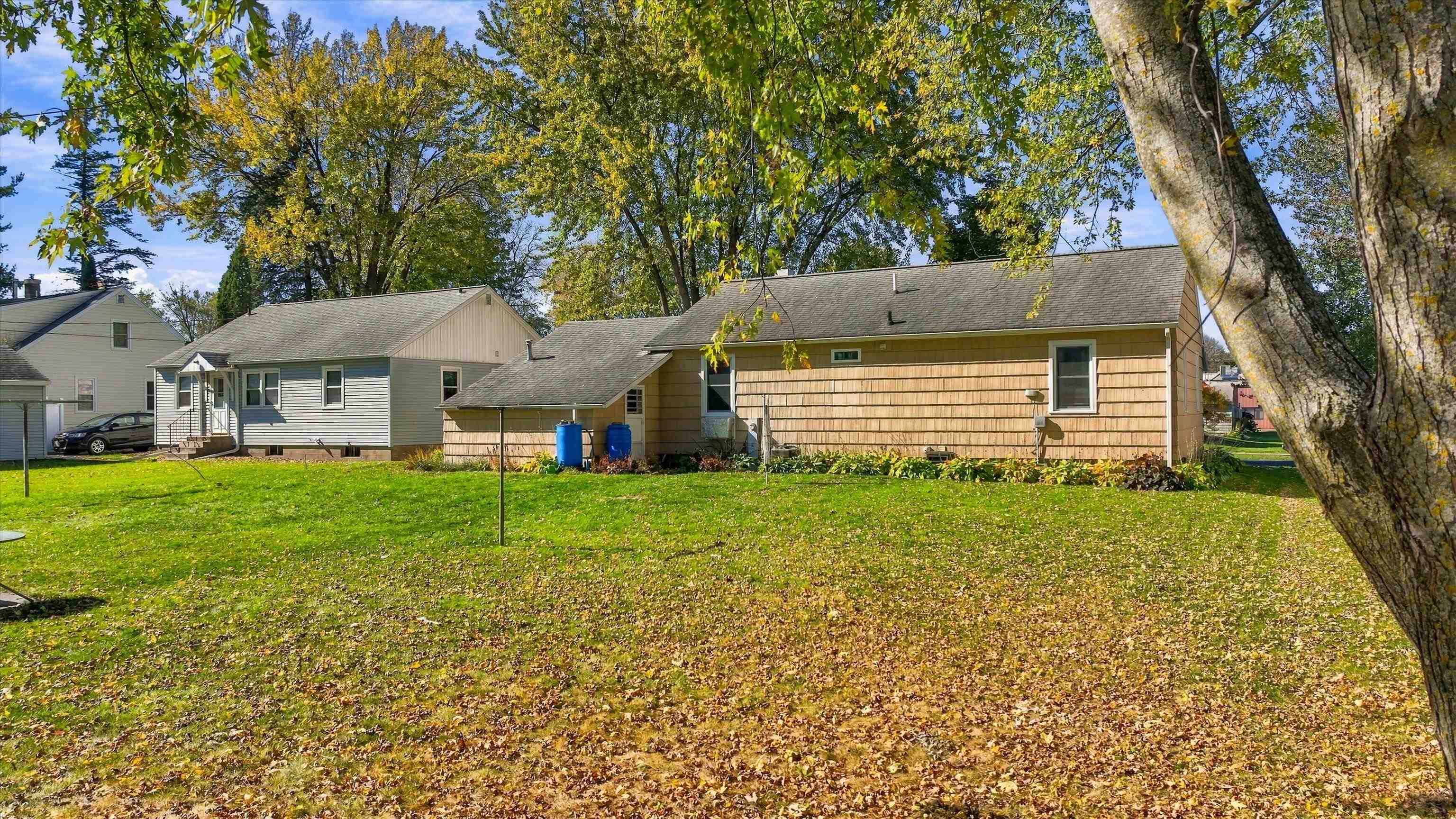 901 N MAPLE AVENUE, Marshfield, Wisconsin 54449, 3 Bedrooms Bedrooms, ,1 BathroomBathrooms,Residential,For Sale,901 N MAPLE AVENUE,22605222