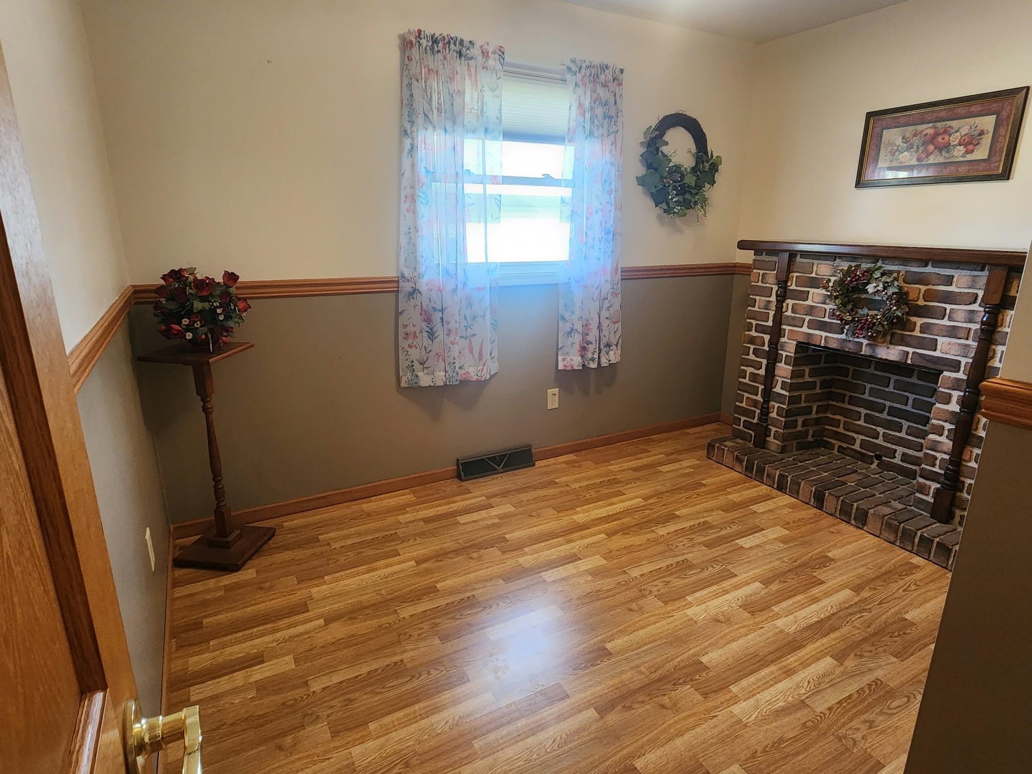509 E FOREST STREET, Marshfield, Wisconsin 54449, 3 Bedrooms Bedrooms, ,1 BathroomBathrooms,Residential,For Sale,509 E FOREST STREET,22605228