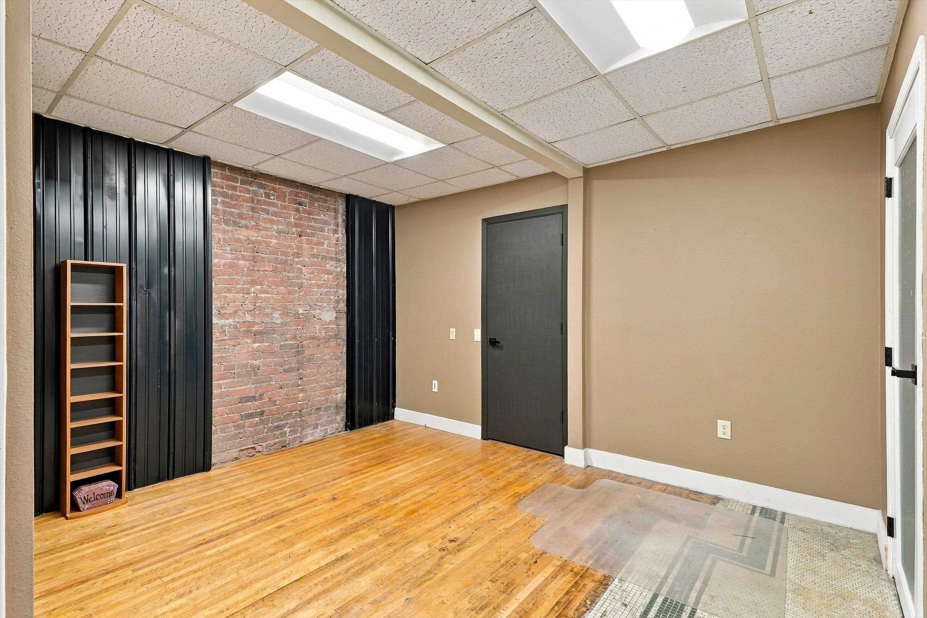 209 S CENTRAL AVENUE, Marshfield, Wisconsin 54449, ,Commercial/industrial,For Sale,209 S CENTRAL AVENUE,22605258