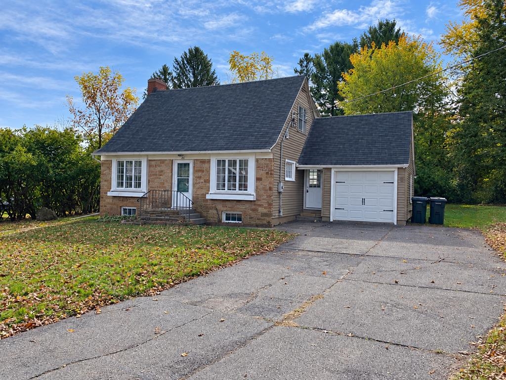 800 W 4TH STREET, Marshfield, Wisconsin 54449, 3 Bedrooms Bedrooms, ,1 BathroomBathrooms,Residential,For Sale,800 W 4TH STREET,22605272