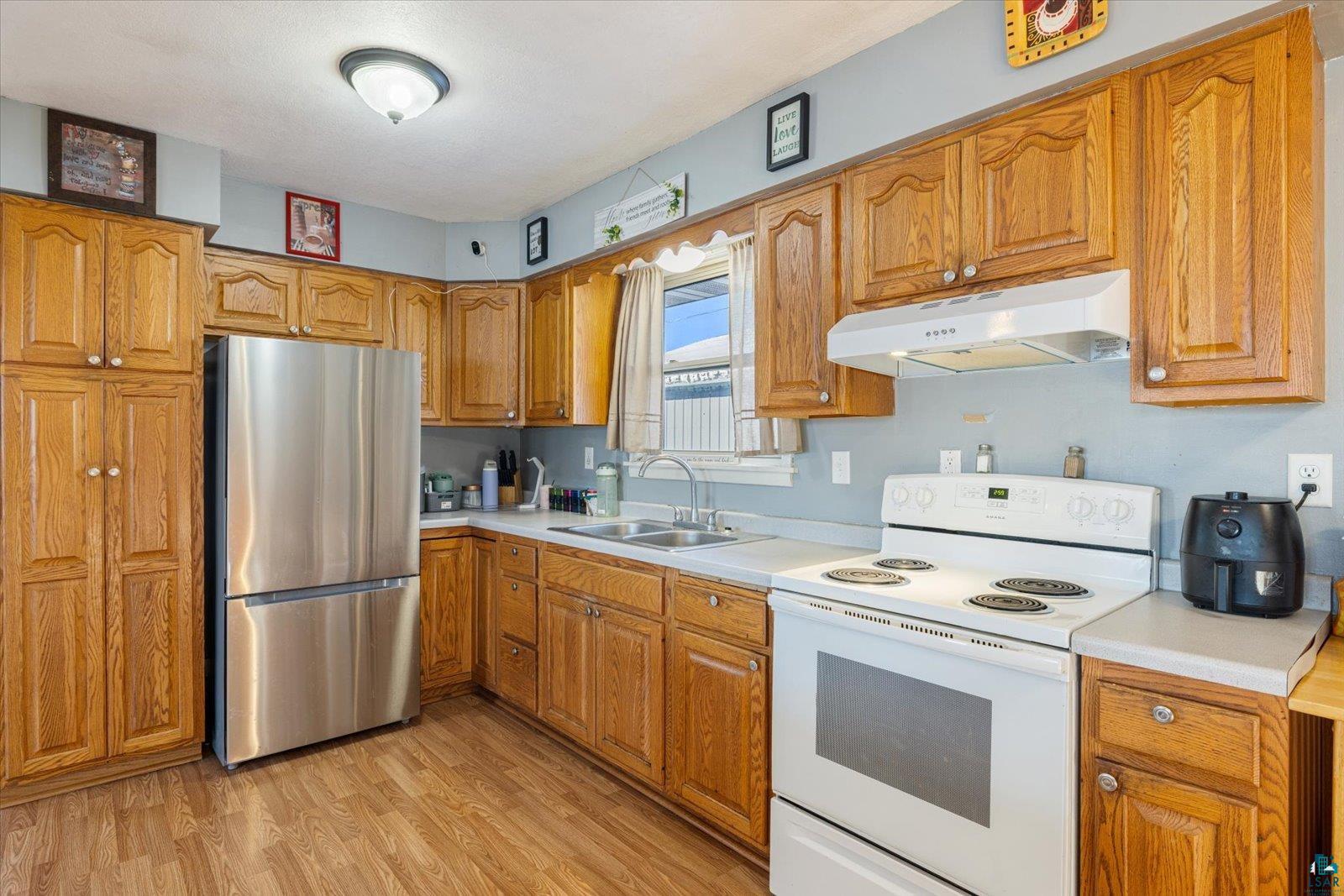 24 Fern Crt, Babbitt, MN 55706-1218 Listing Photo  4