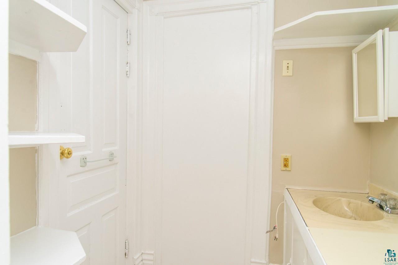 10-12 S 16th Ave E, Duluth, MN 55812 Listing Photo  2