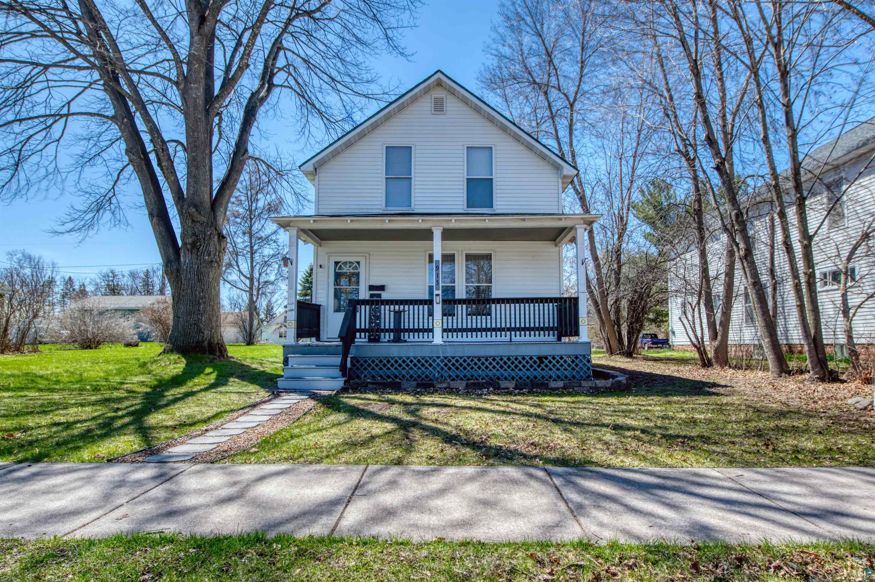 915 11th Ave W, Ashland, WI 54806 Listing Photo  1