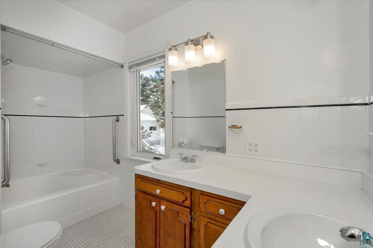 845 Grandview Ave, Duluth, MN 55812 Listing Photo  18