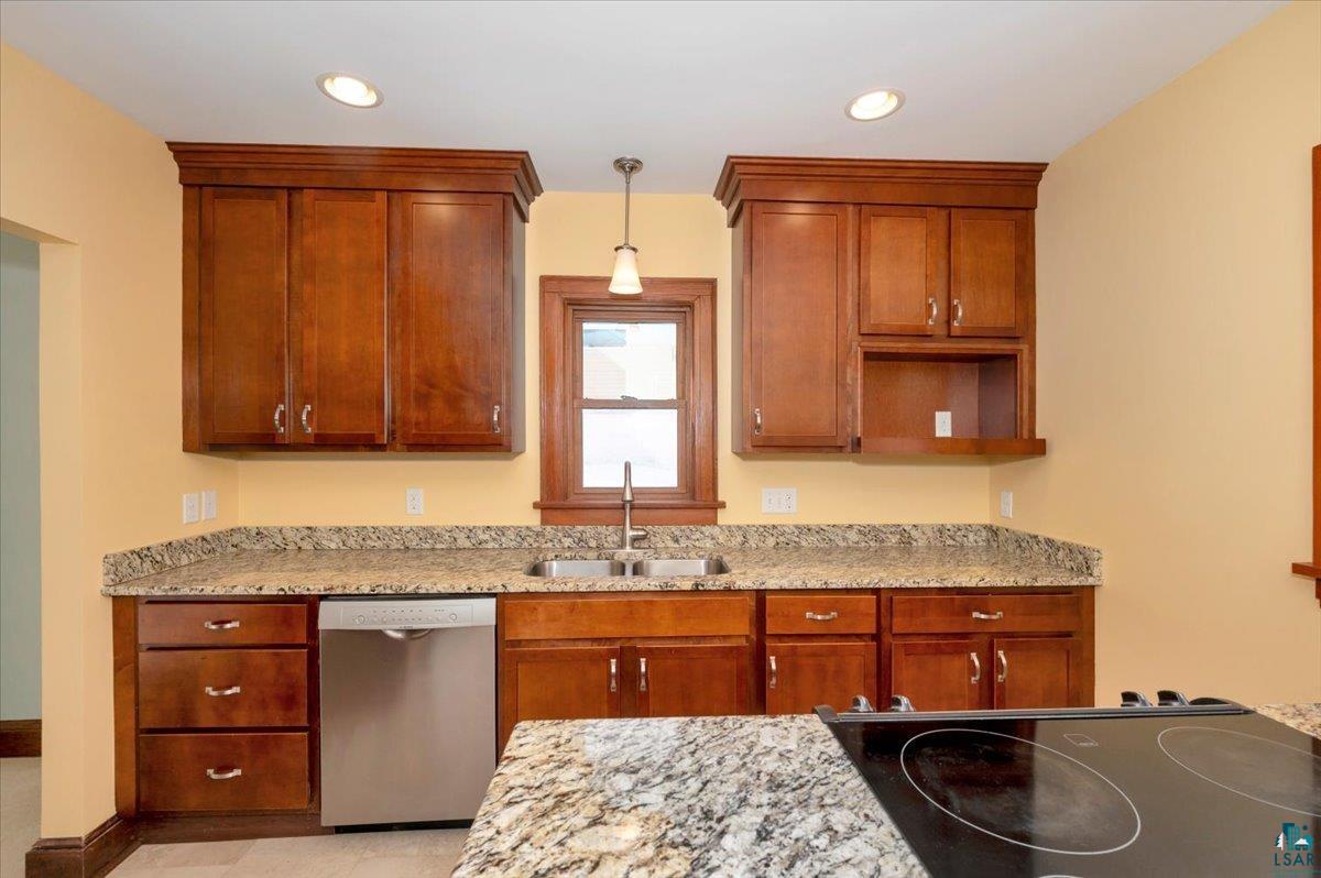 845 Grandview Ave, Duluth, MN 55812 Listing Photo  5