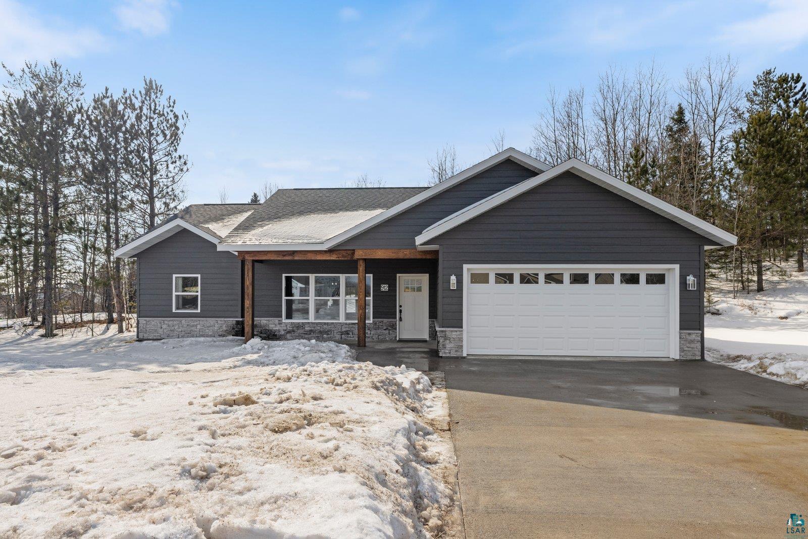 912 Carter Cr, Eveleth, MN 55734 Listing Photo  1