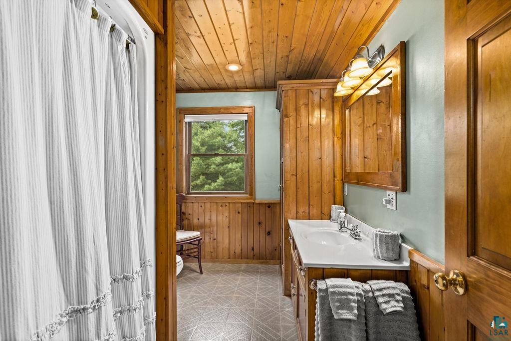 4822 E Tri Lakes Rd, Superior, WI 54880 Listing Photo  21