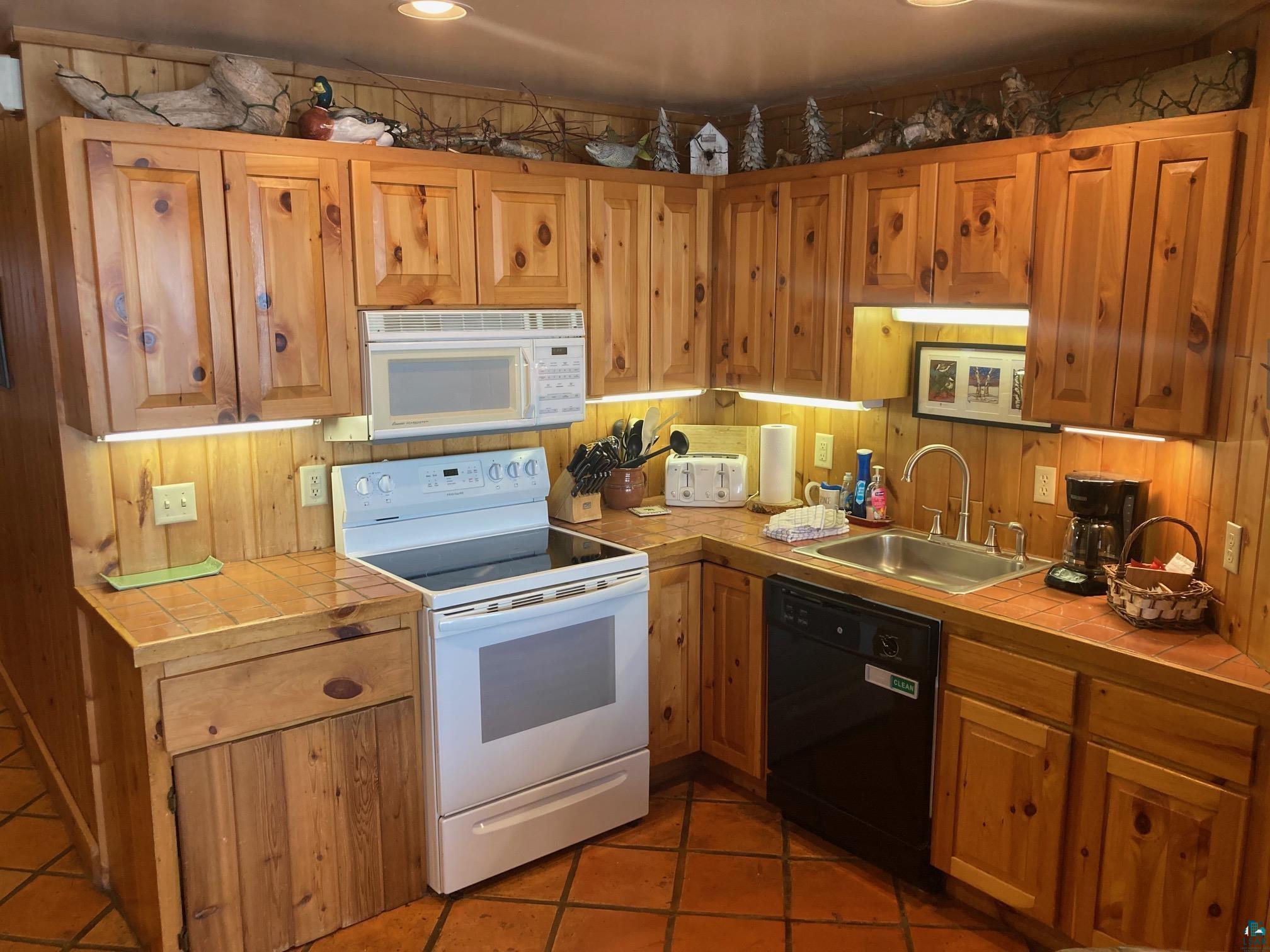 1623 Superior Shores, ##73B, Two Harbors, MN 55616 Listing Photo  5