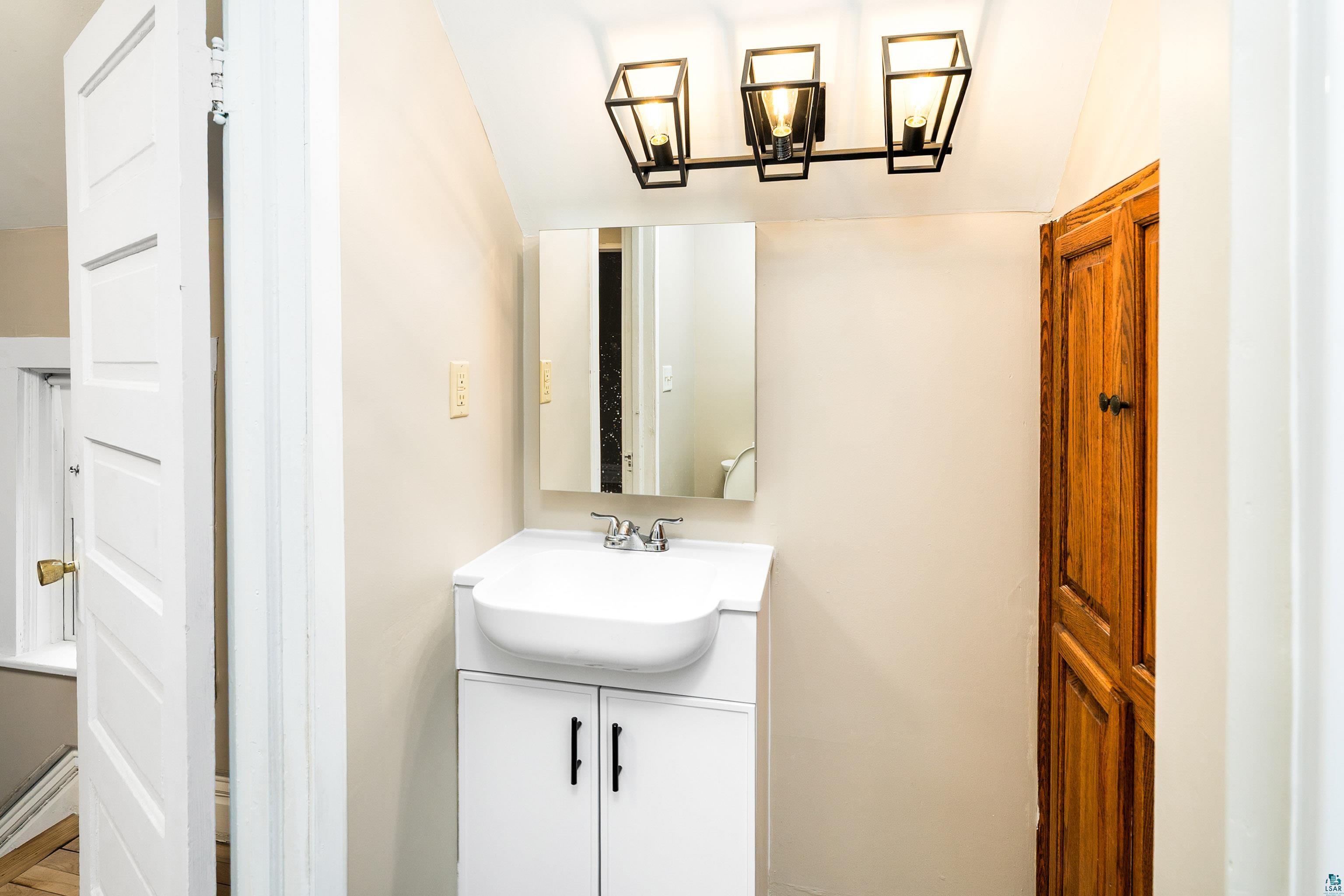 706 E 11th St, Duluth, MN 55805 Listing Photo  18