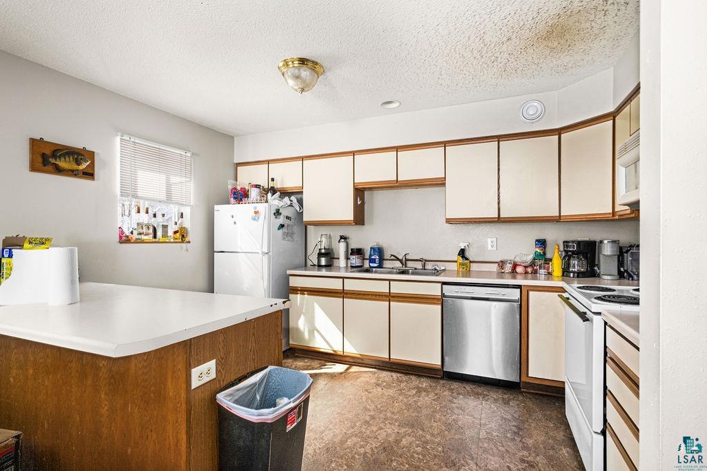 2417 Vermilion Rd, Duluth, MN 55803 Listing Photo  23