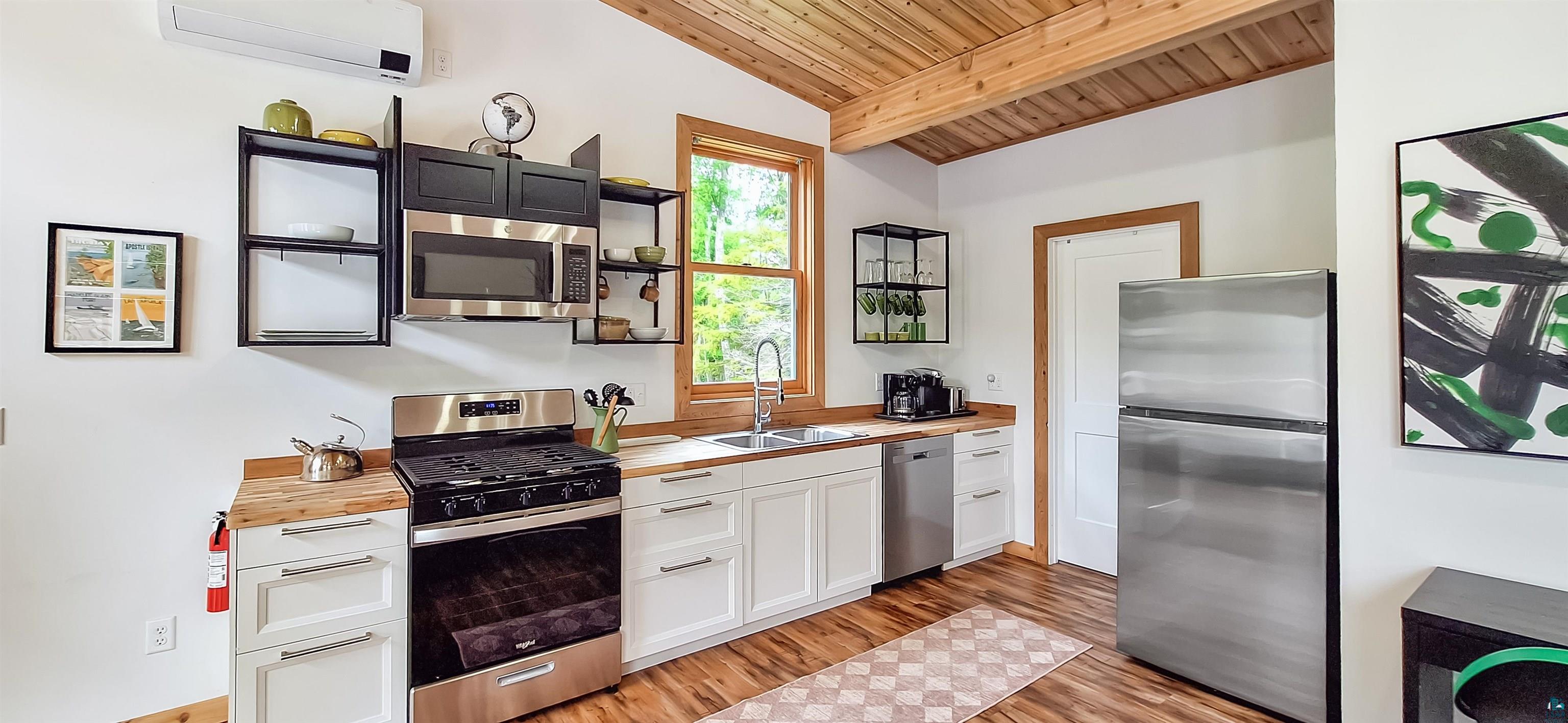 365 Mondamin Tr, LaPointe, WI 54850 Listing Photo  8