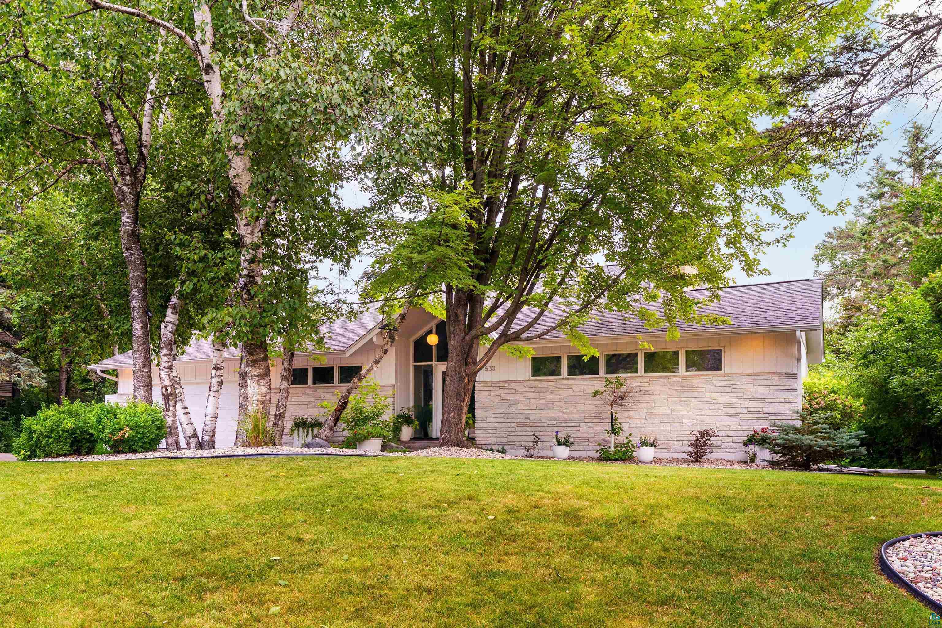 630 Valley Dr, Duluth, MN 55804 Listing Photo  1