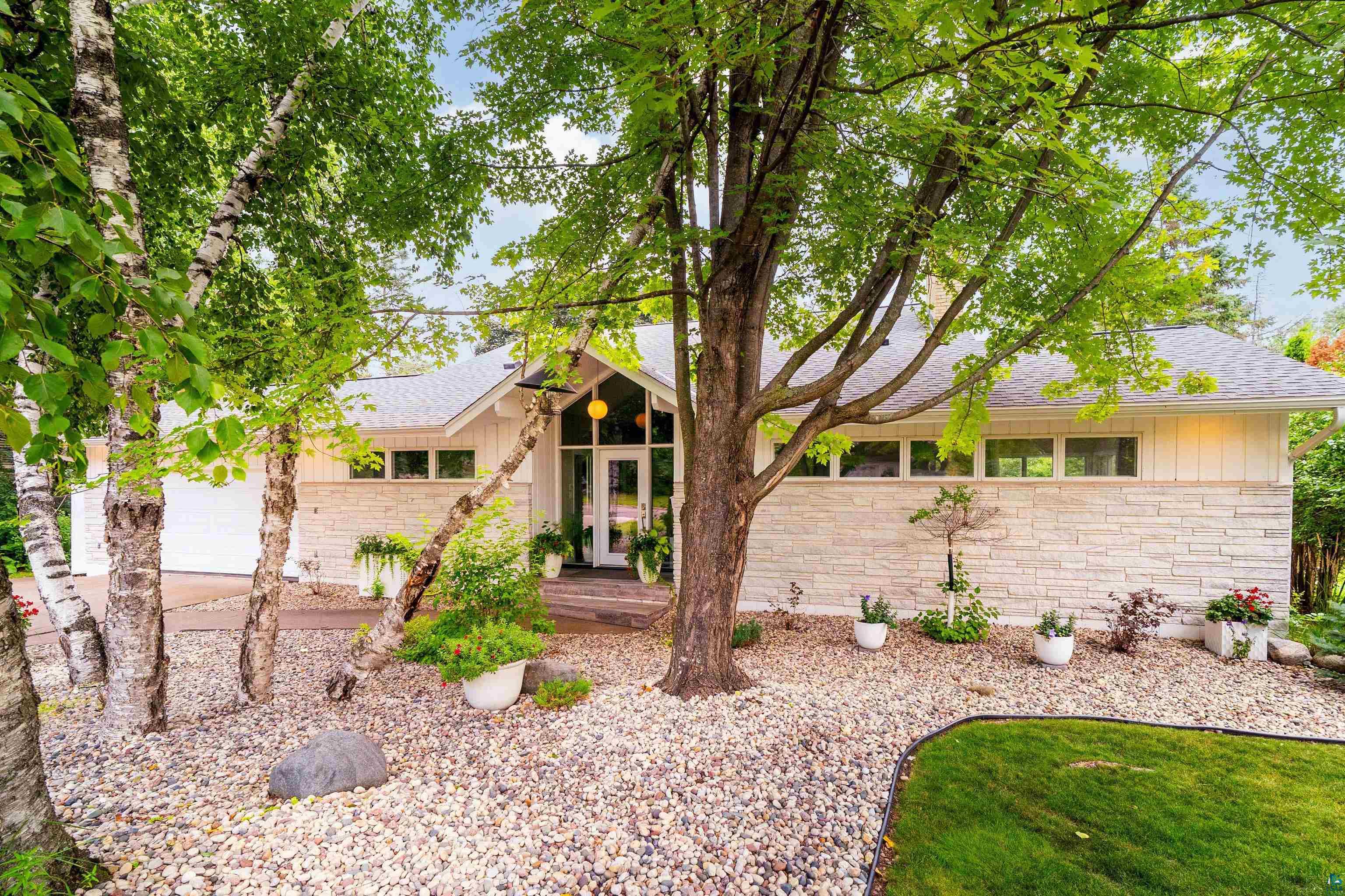 630 Valley Dr, Duluth, MN 55804 Listing Photo  2