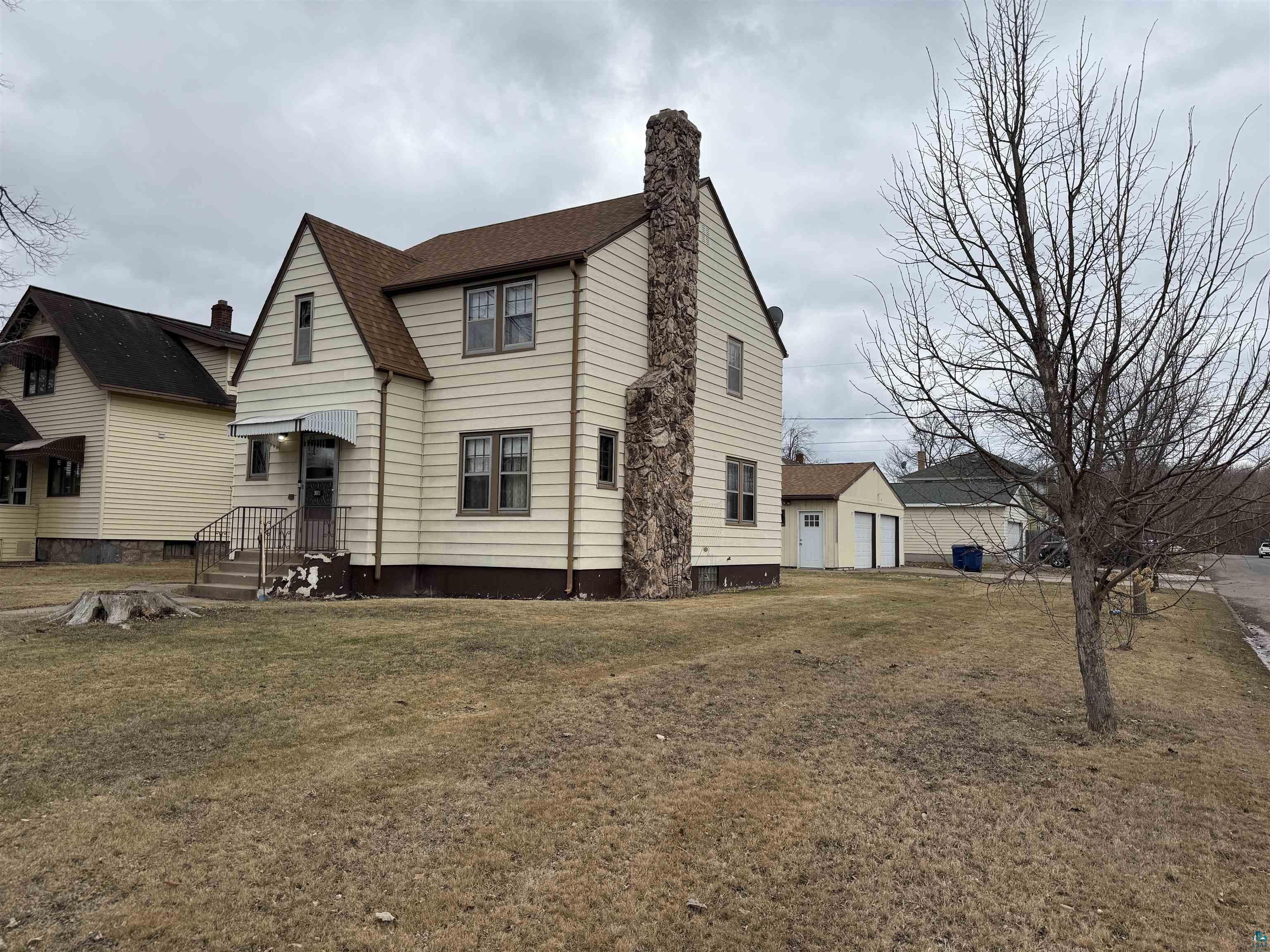 3001 W 3rd Ave, Hibbing, MN 55746 Listing Photo  2