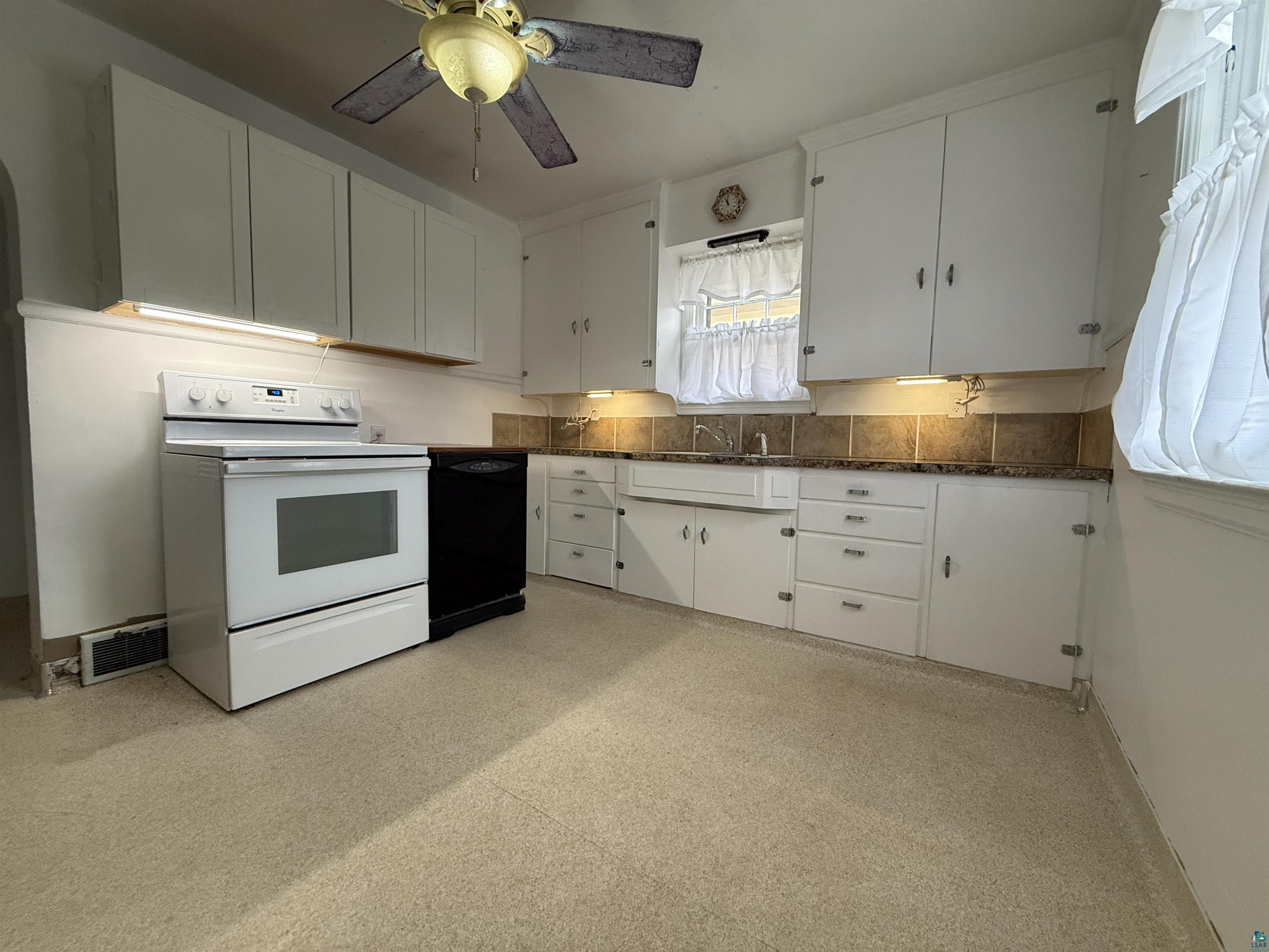 3001 W 3rd Ave, Hibbing, MN 55746 Listing Photo  16