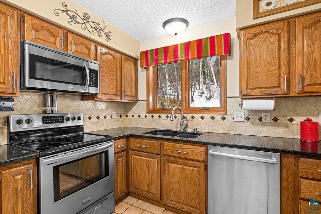 3241 Commonwealth Ave, Duluth, MN 55808 Listing Photo  14