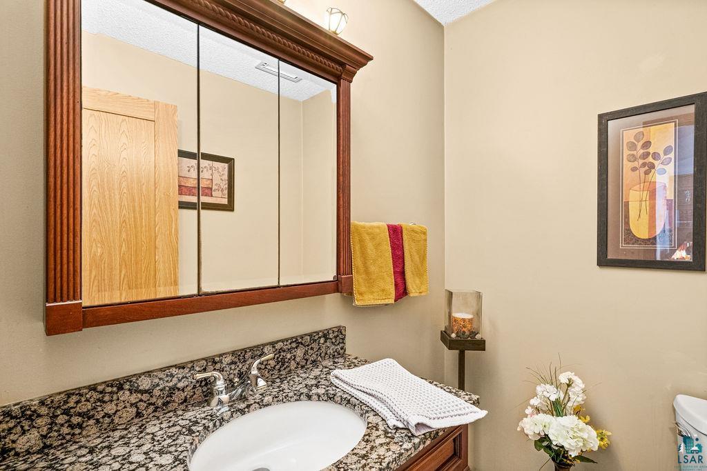 3241 Commonwealth Ave, Duluth, MN 55808 Listing Photo  25