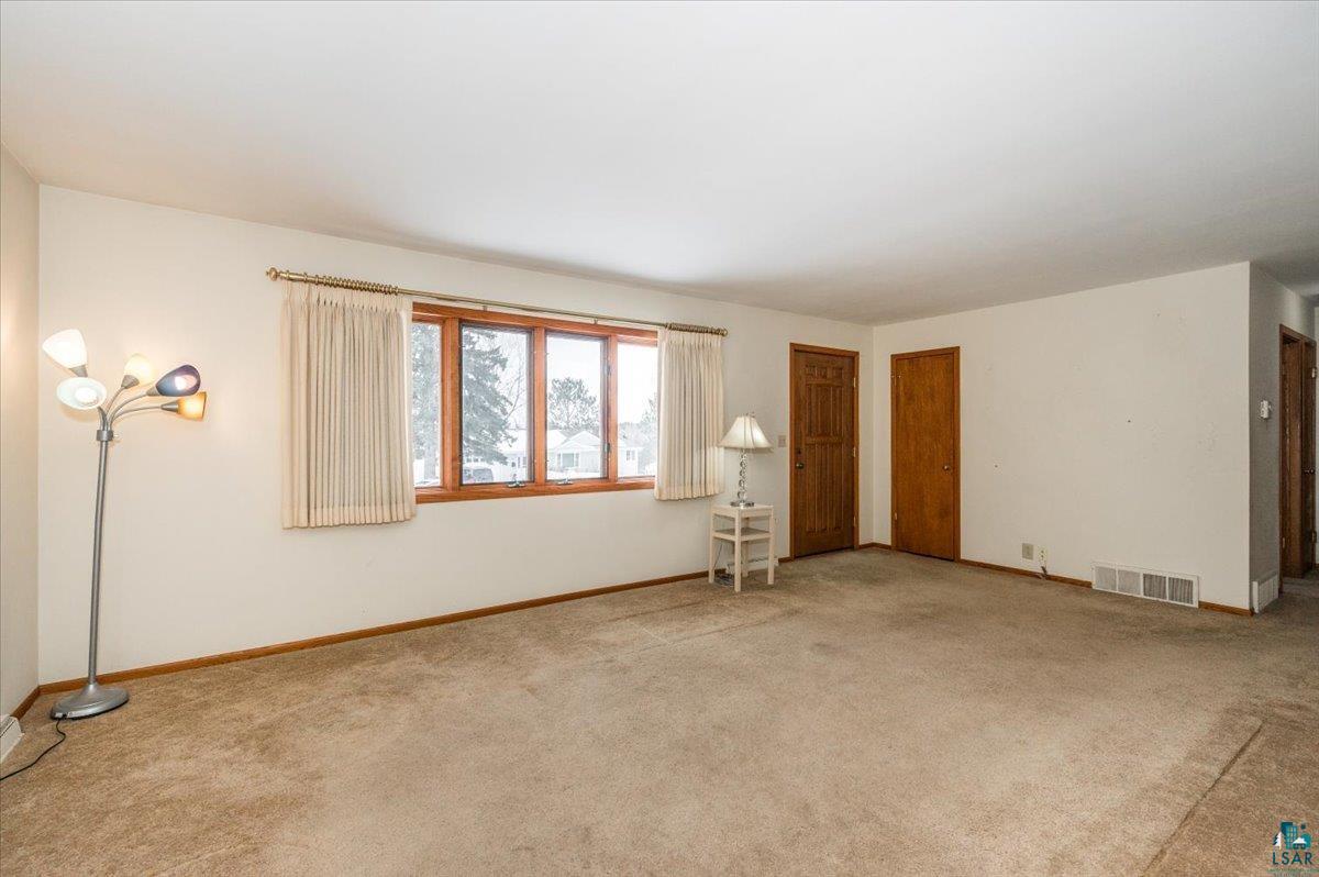 129 Artavia St, Duluth, MN 55811 Listing Photo  4
