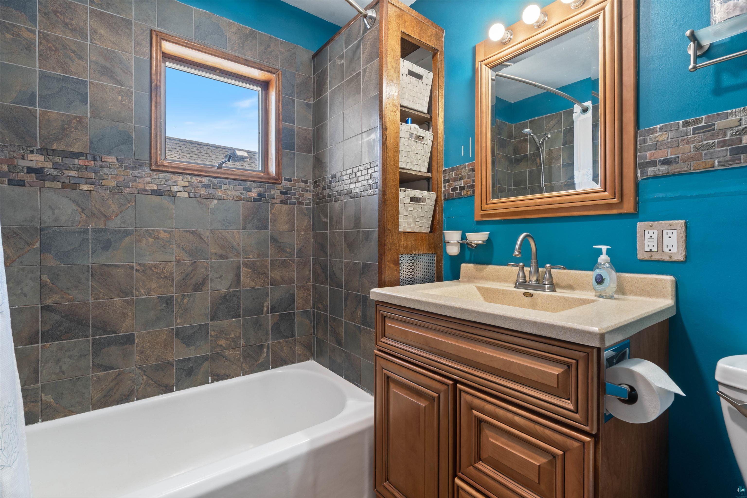 815 Grandview Ave, Duluth, MN 55812 Listing Photo  18
