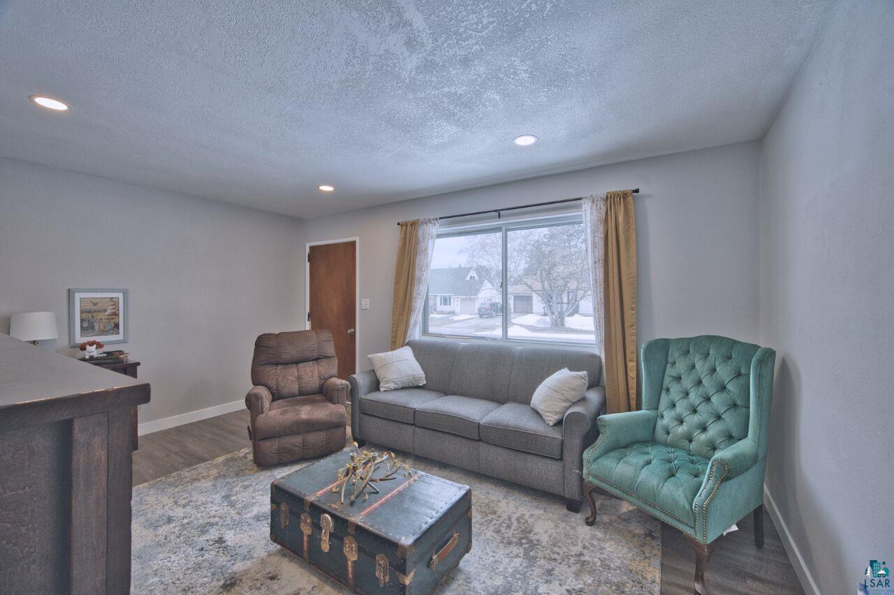242 Hampshire Dr, Hoyt Lakes, MN 55750-0000 Listing Photo  2