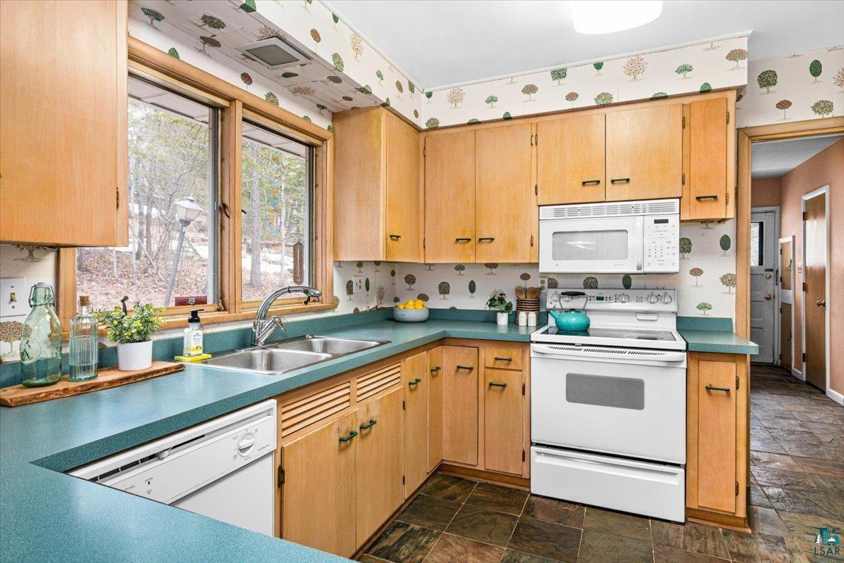 3621 E Superior St, Duluth, MN 55804 Listing Photo  12