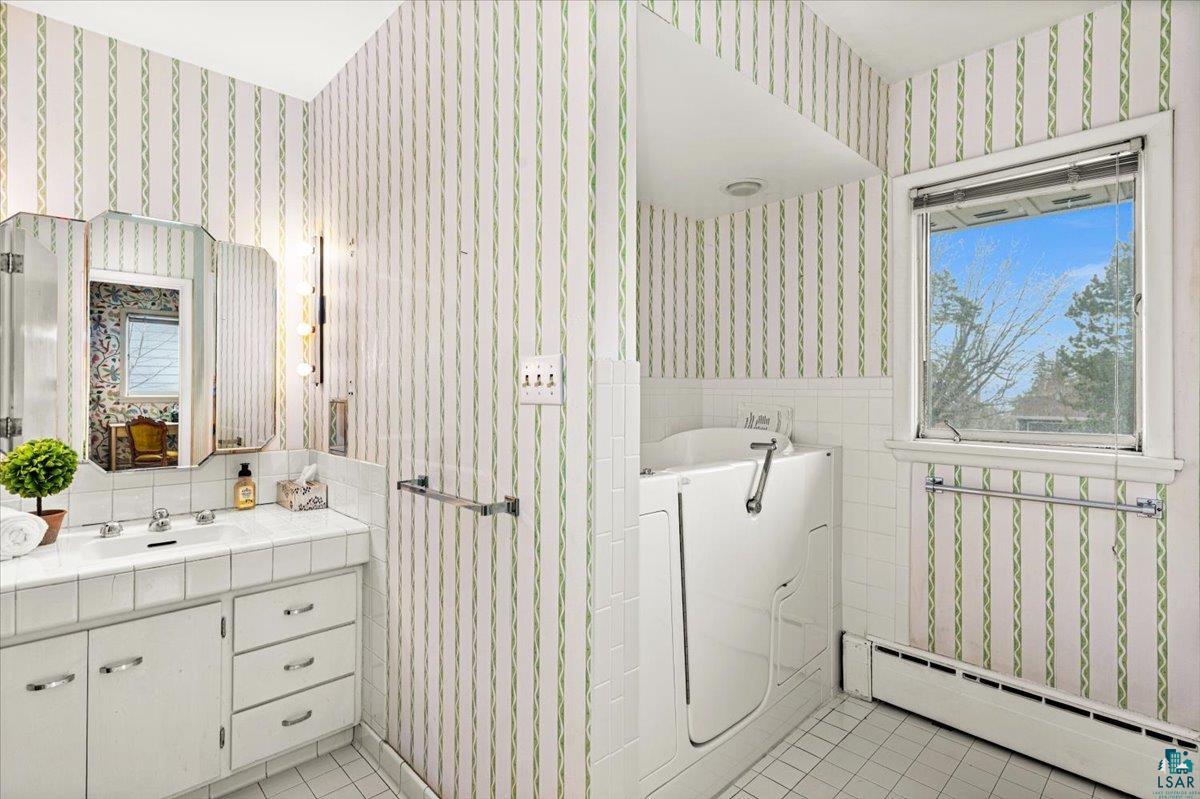 3621 E Superior St, Duluth, MN 55804 Listing Photo  21