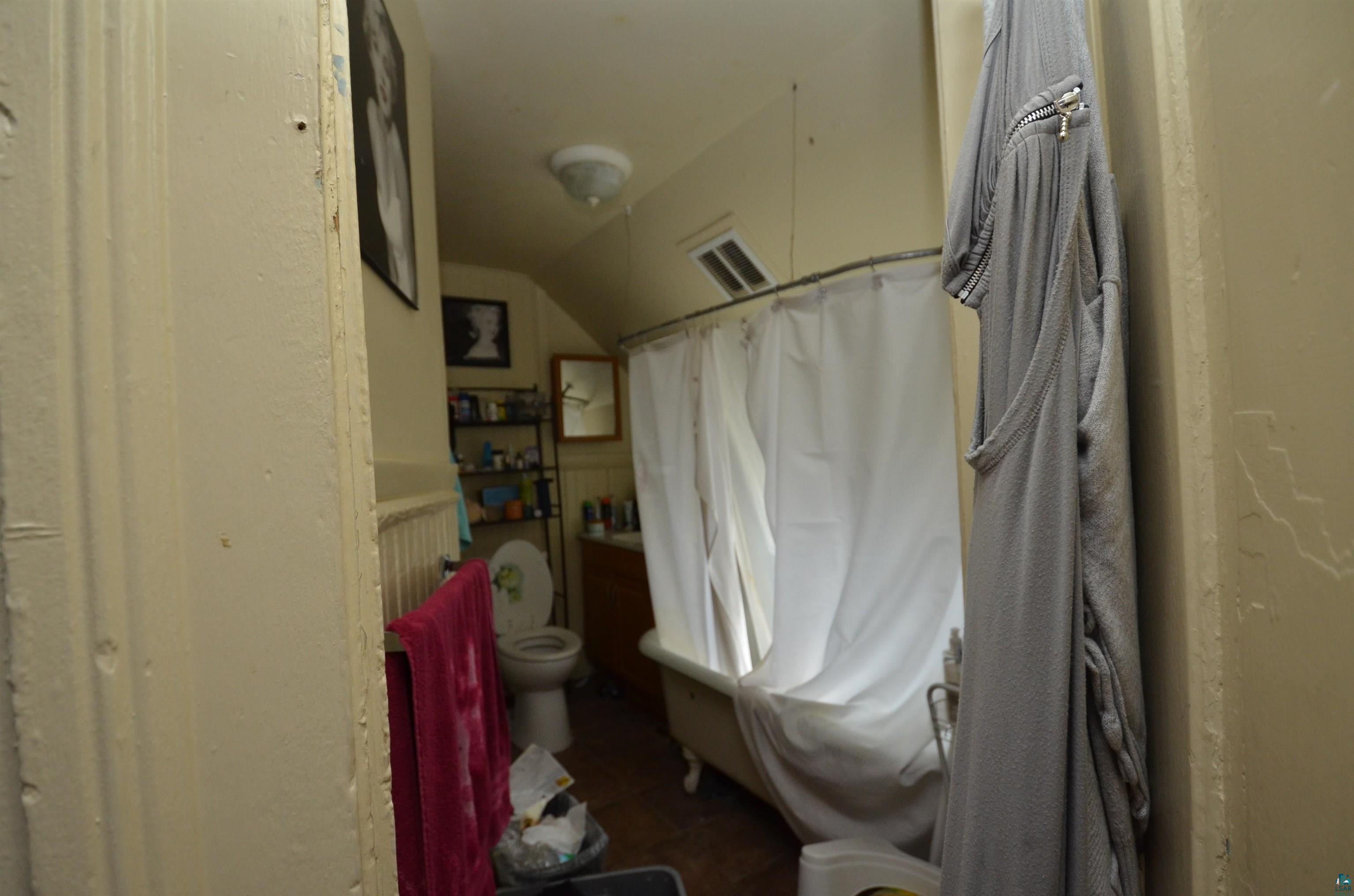 1026 E 3rd St, Duluth, MN 55805 Listing Photo  11