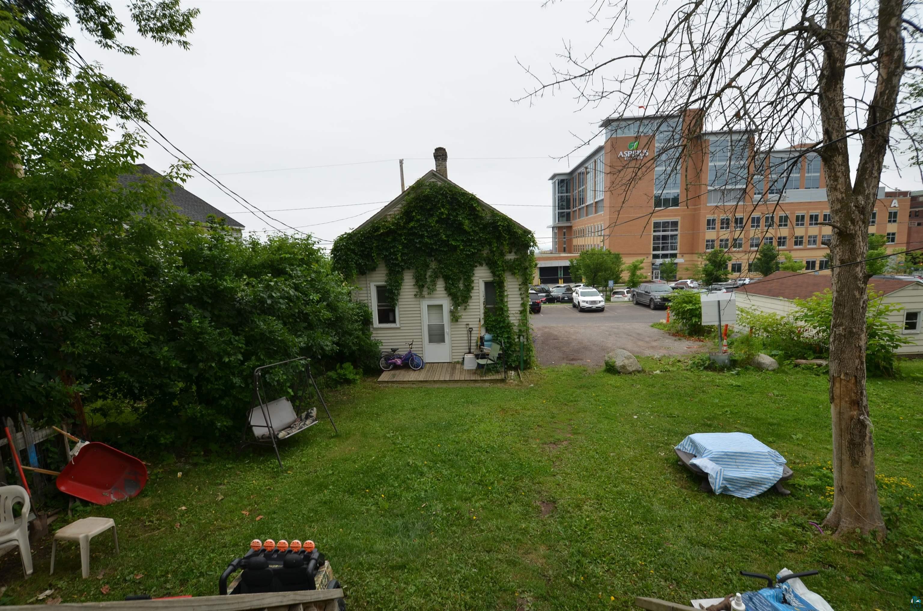 1026 E 3rd St, Duluth, MN 55805 Listing Photo  3