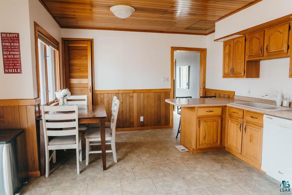 423 13th St, Cloquet, MN 55720 Listing Photo  5