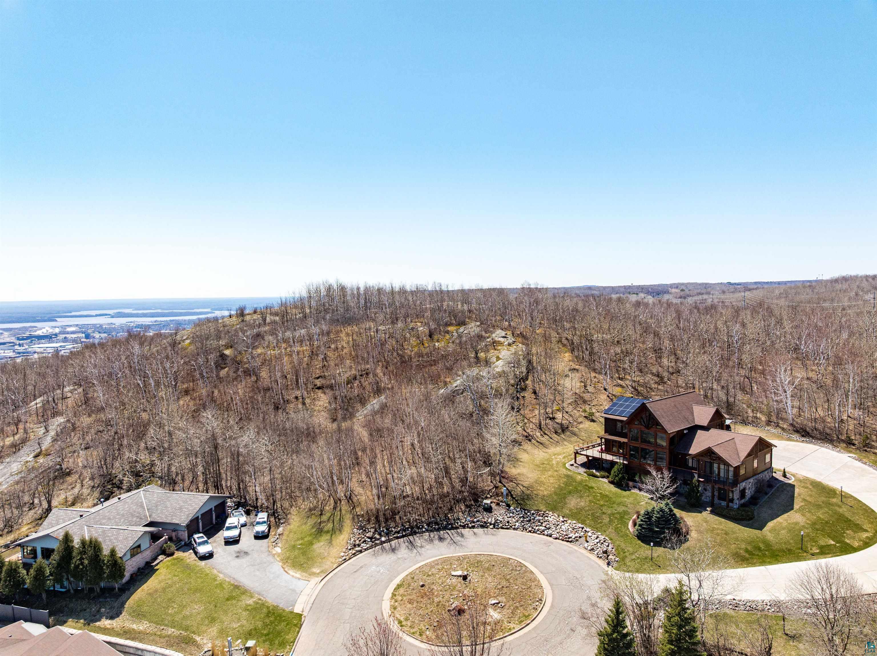 29XX W 15th St, Duluth, MN 55806 Listing Photo  2