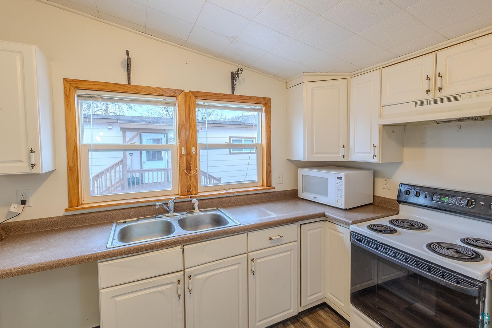 23 Bell Cr, Silver Bay, MN 55614 Listing Photo  9