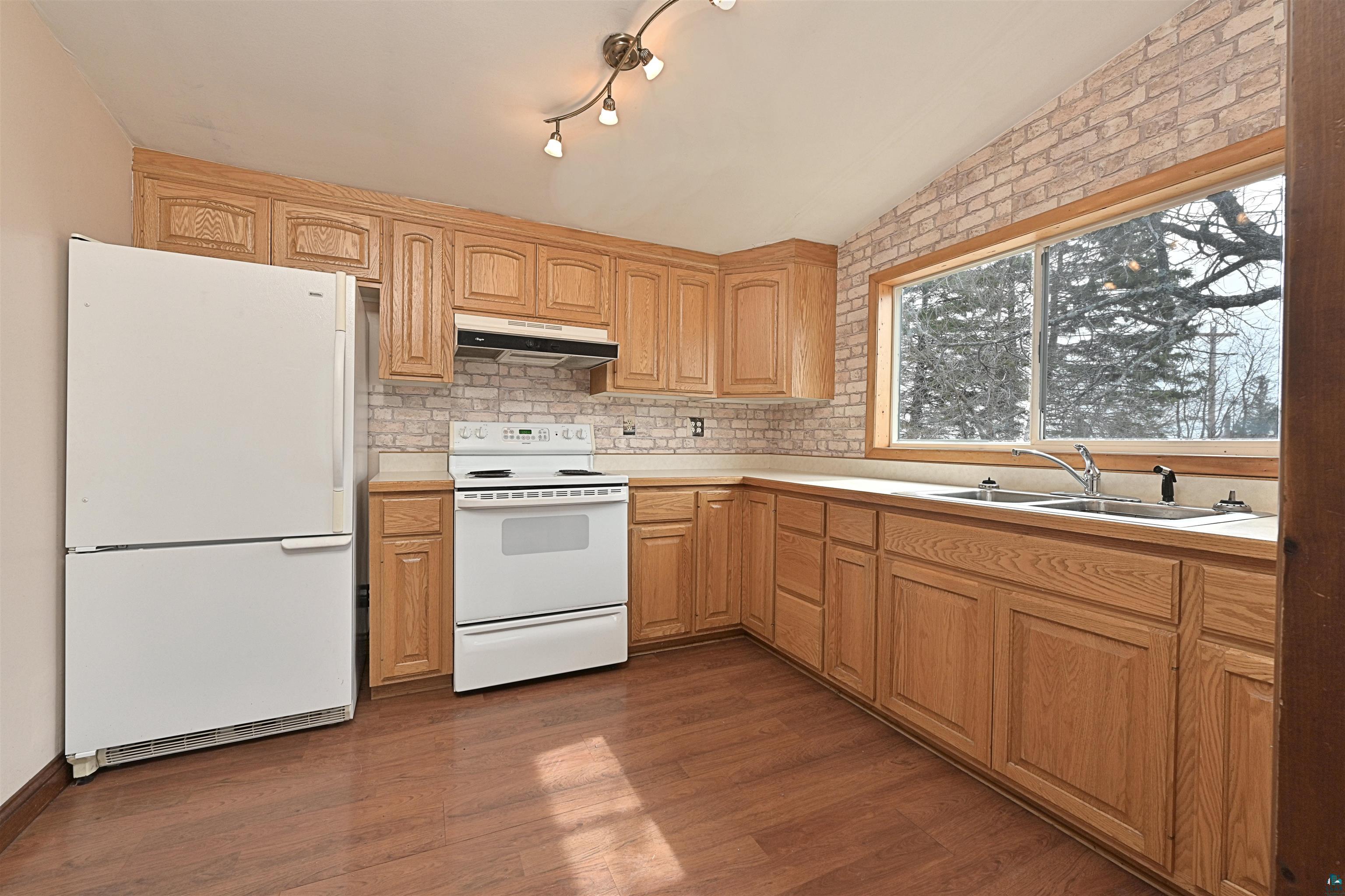 18 Banks Blvd, Silver Bay, MN 55614 Listing Photo  5