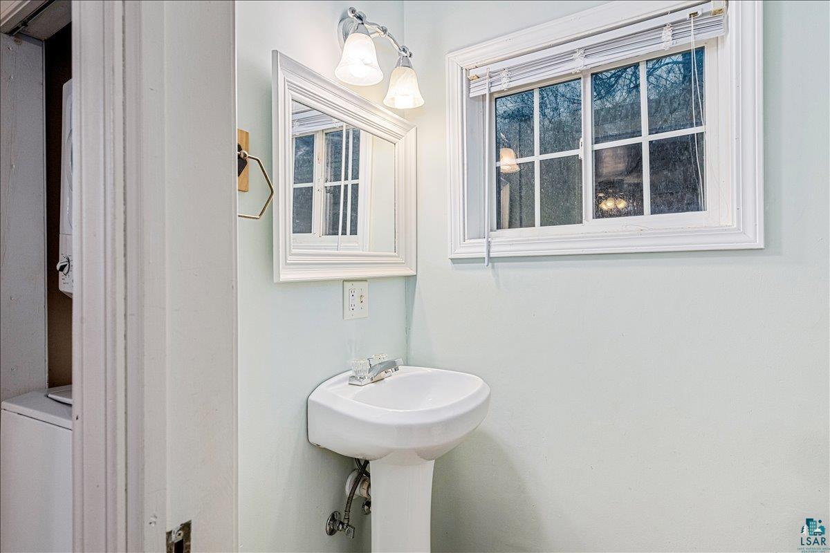 305 N 18 1/2 Ave W, Duluth, MN 55806 Listing Photo  11
