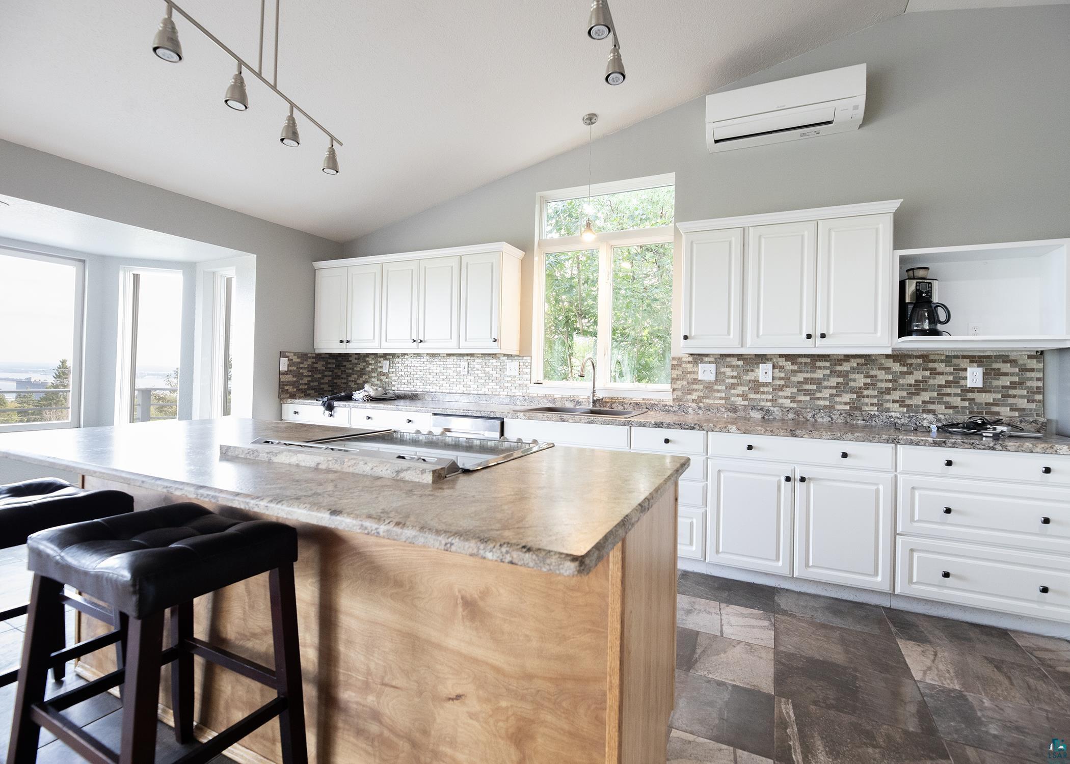 1002 Martha St, Duluth, MN 55805 Listing Photo  11