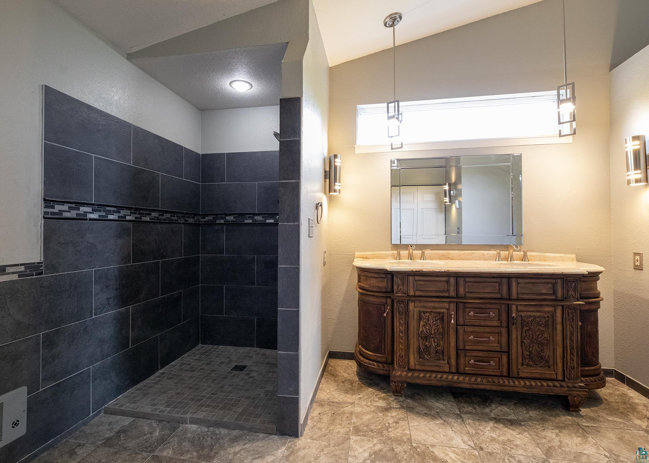 1002 Martha St, Duluth, MN 55805 Listing Photo  33
