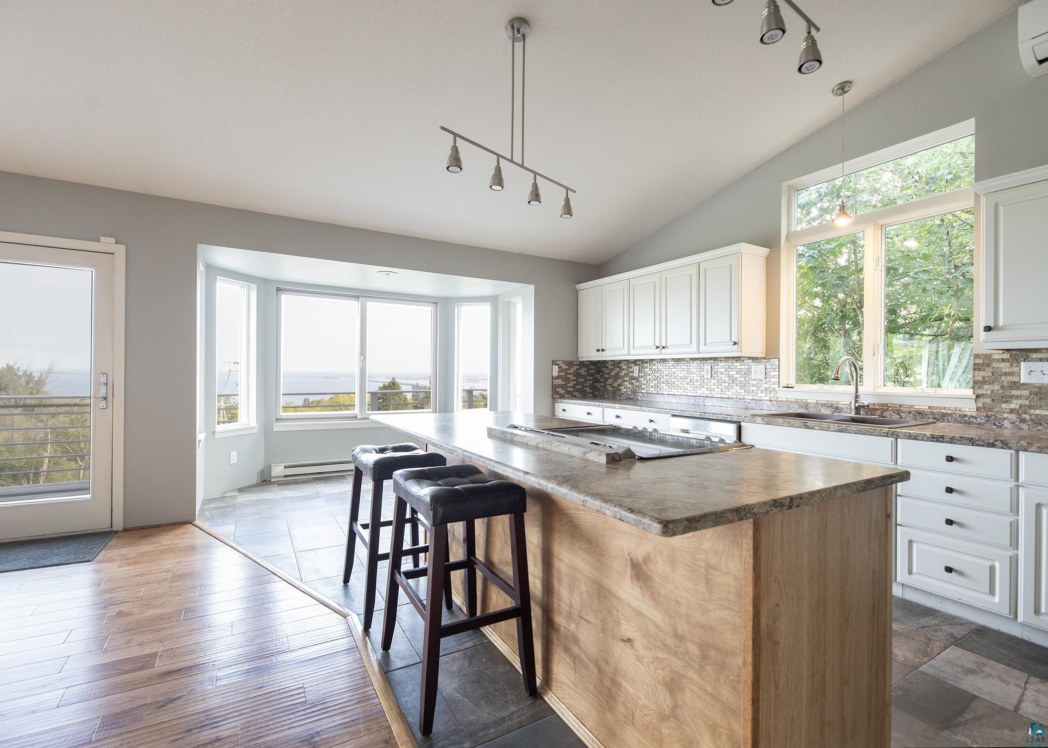 1002 Martha St, Duluth, MN 55805 Listing Photo  8
