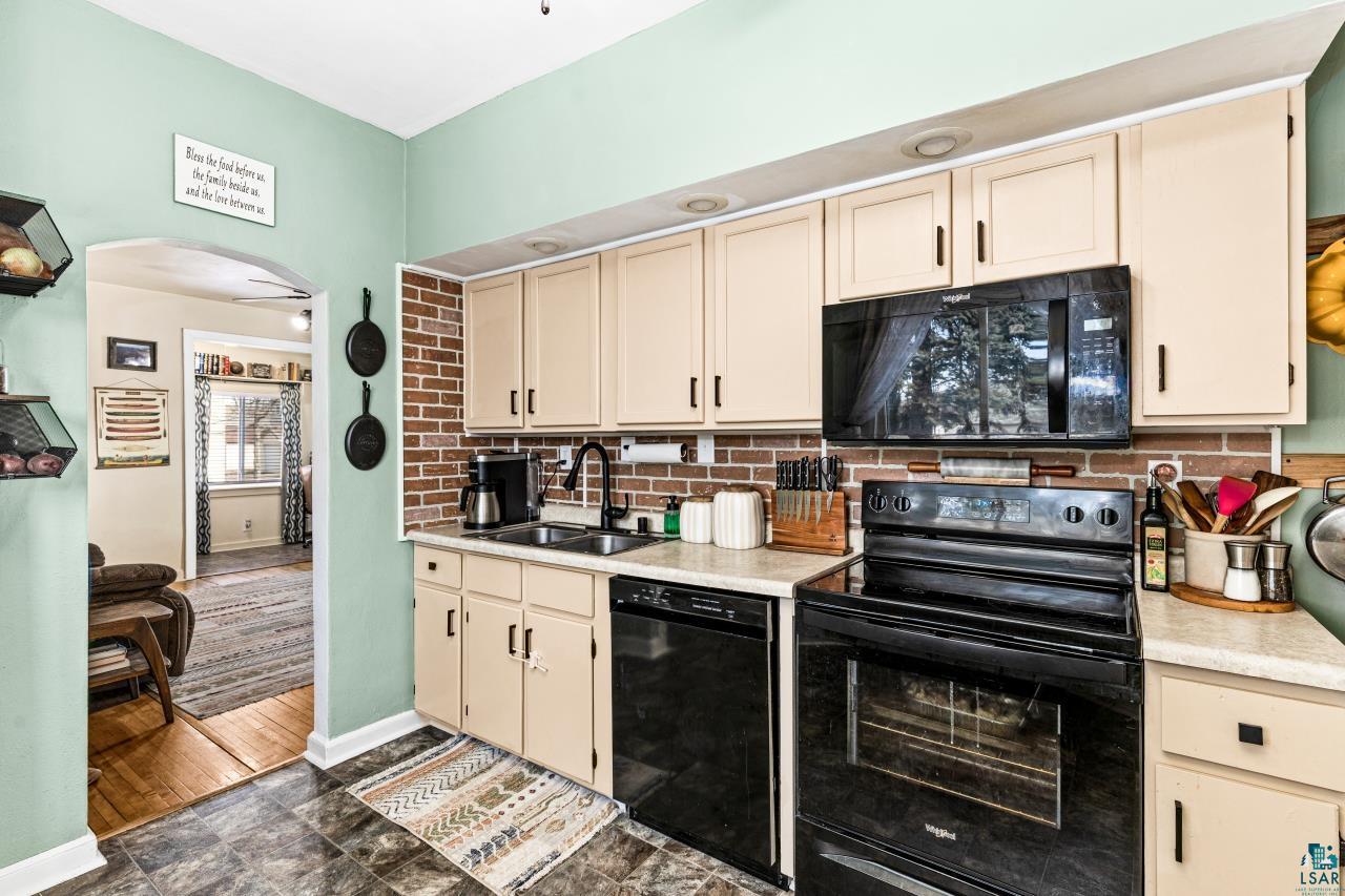 411 N 52nd Ave W, Duluth, MN 55807 Listing Photo  5