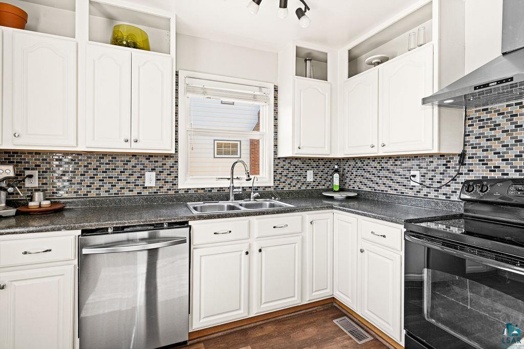 2928 E Superior St, Duluth, MN 55812 Listing Photo  12