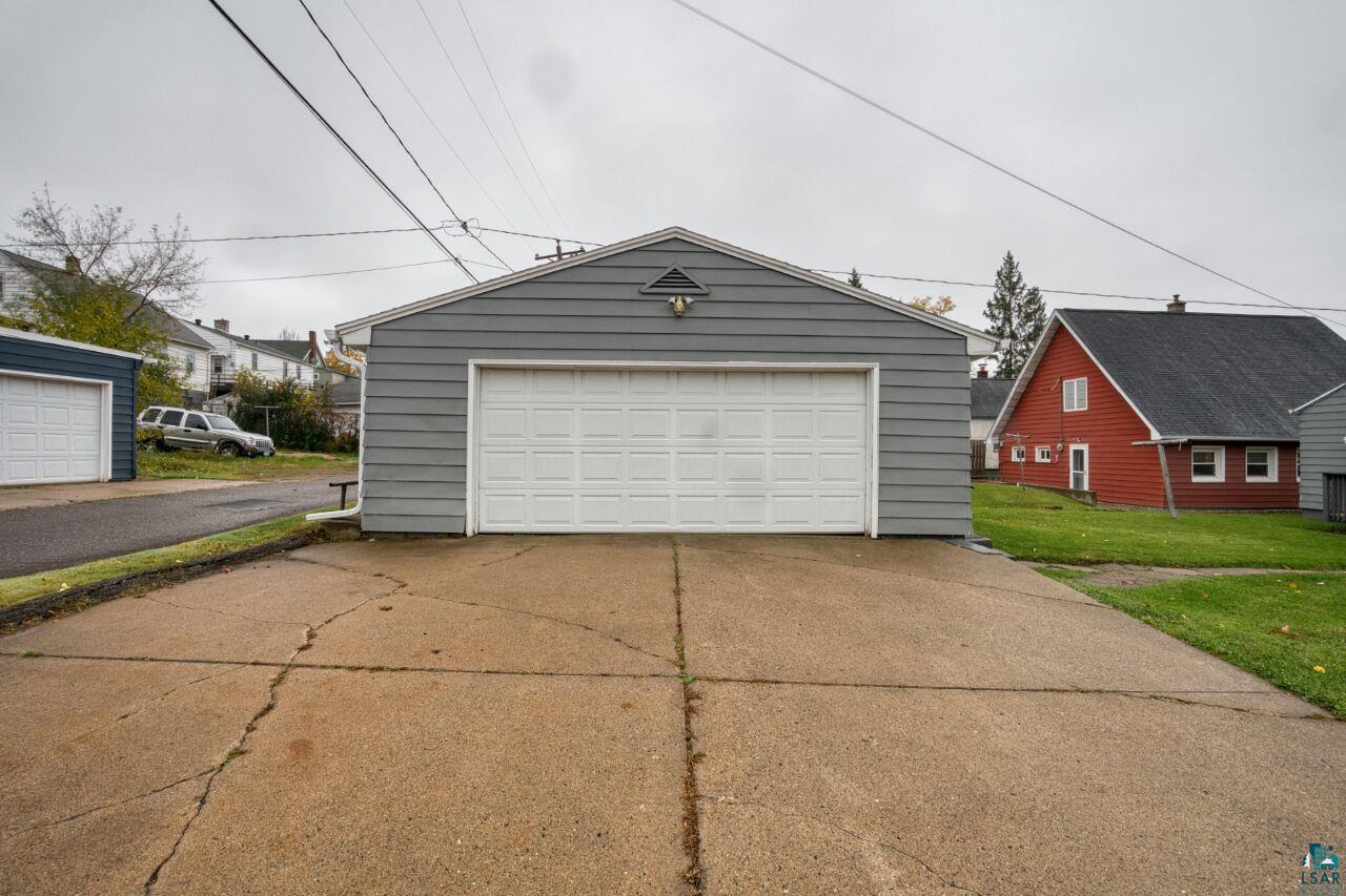1008 Douglas Ave, Eveleth, MN 55734-0000 Listing Photo  2