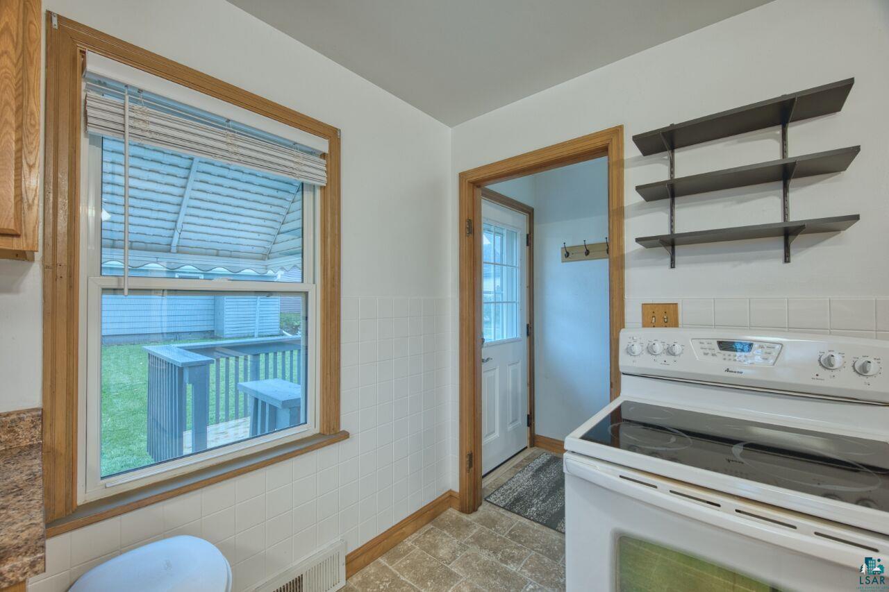 1008 Douglas Ave, Eveleth, MN 55734-0000 Listing Photo  11
