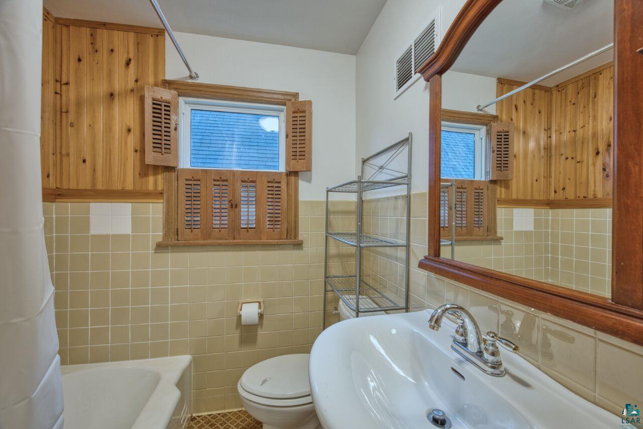 1008 Douglas Ave, Eveleth, MN 55734-0000 Listing Photo  15