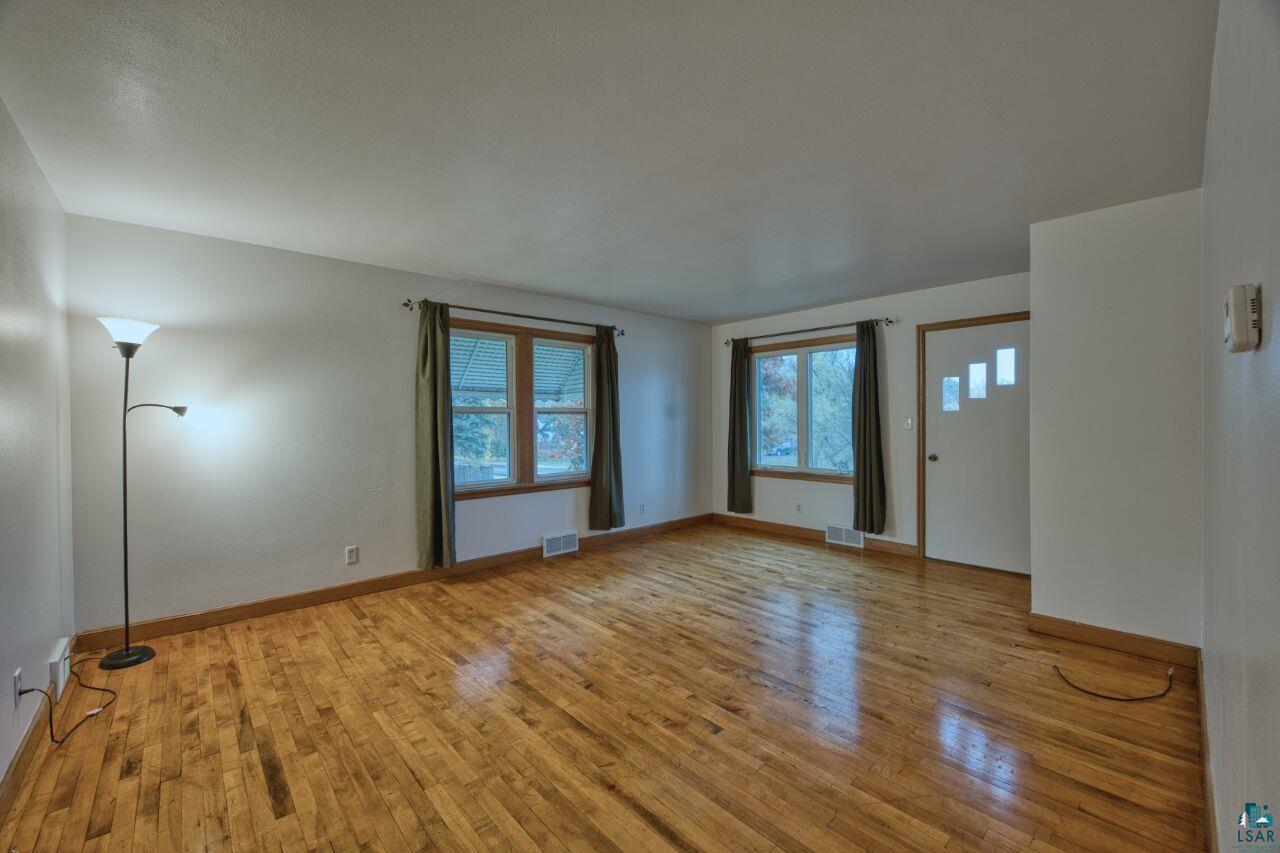 1008 Douglas Ave, Eveleth, MN 55734-0000 Listing Photo  3